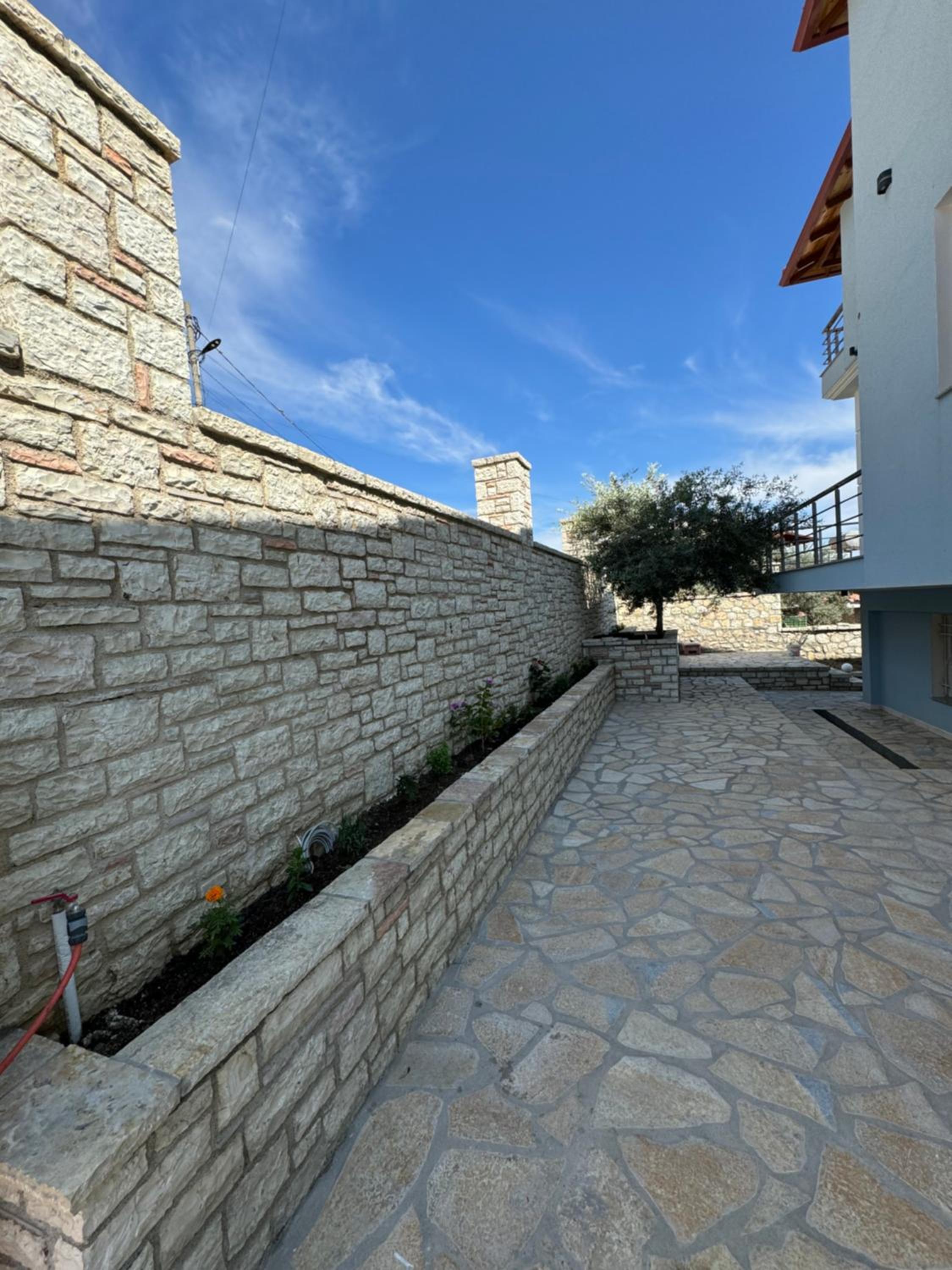 Adem Hillcrest Apartments