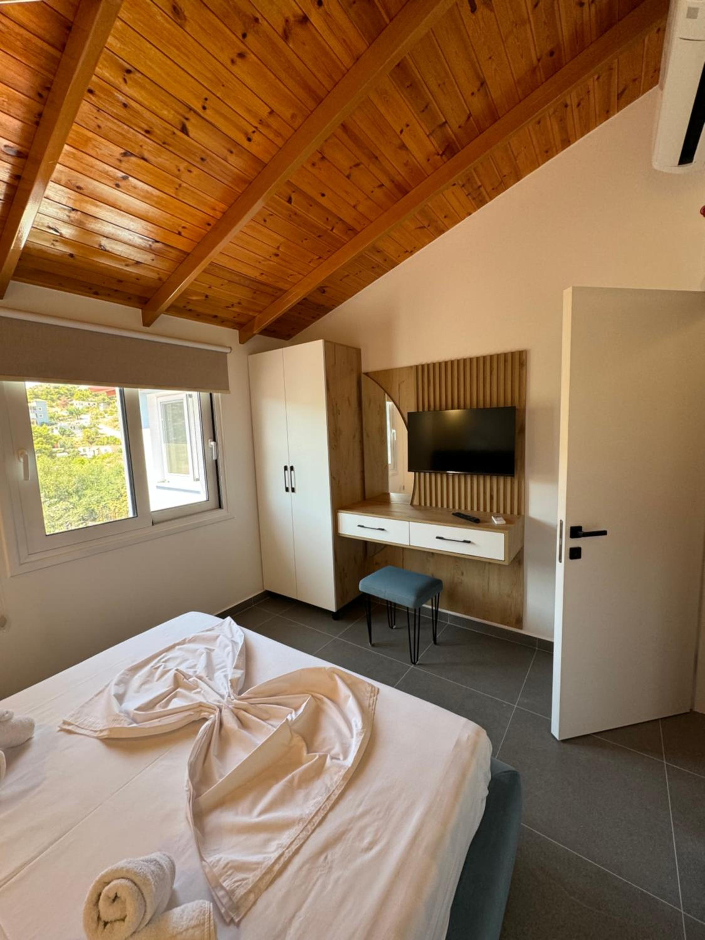 Adem Hillcrest Apartments