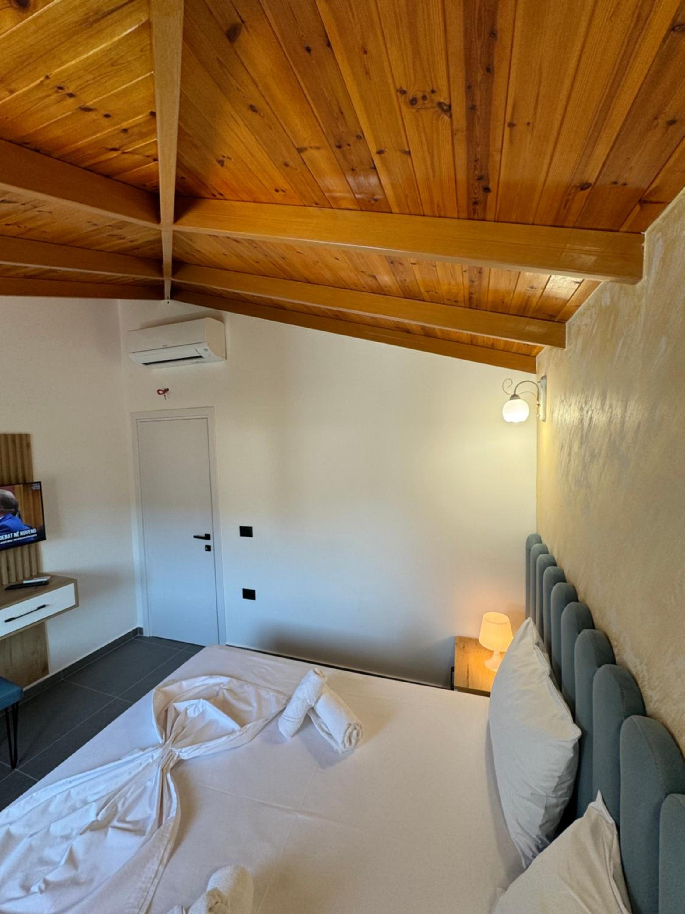 Adem Hillcrest Apartments