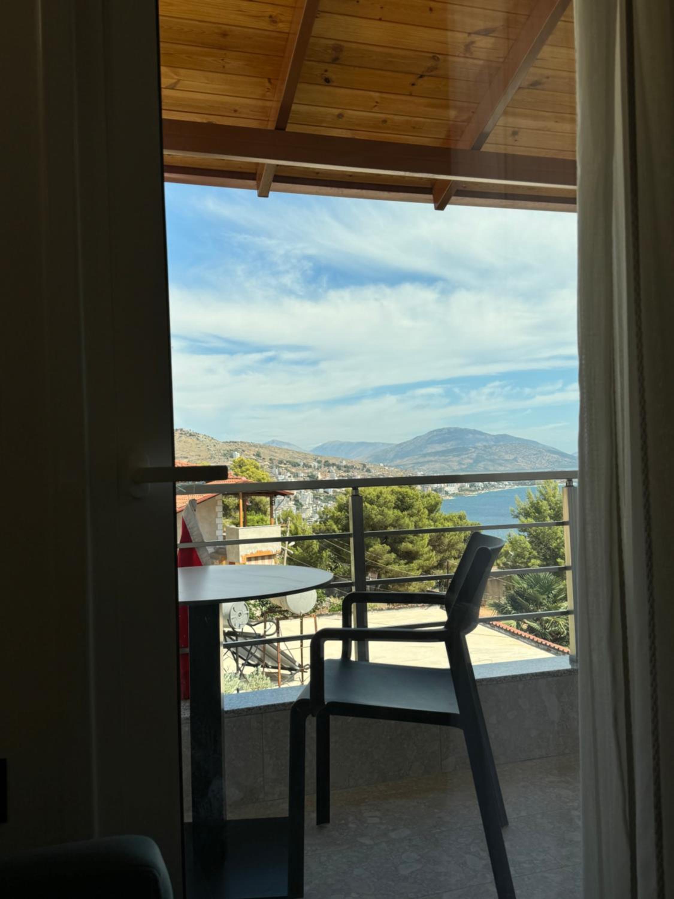 Adem Hillcrest Apartments