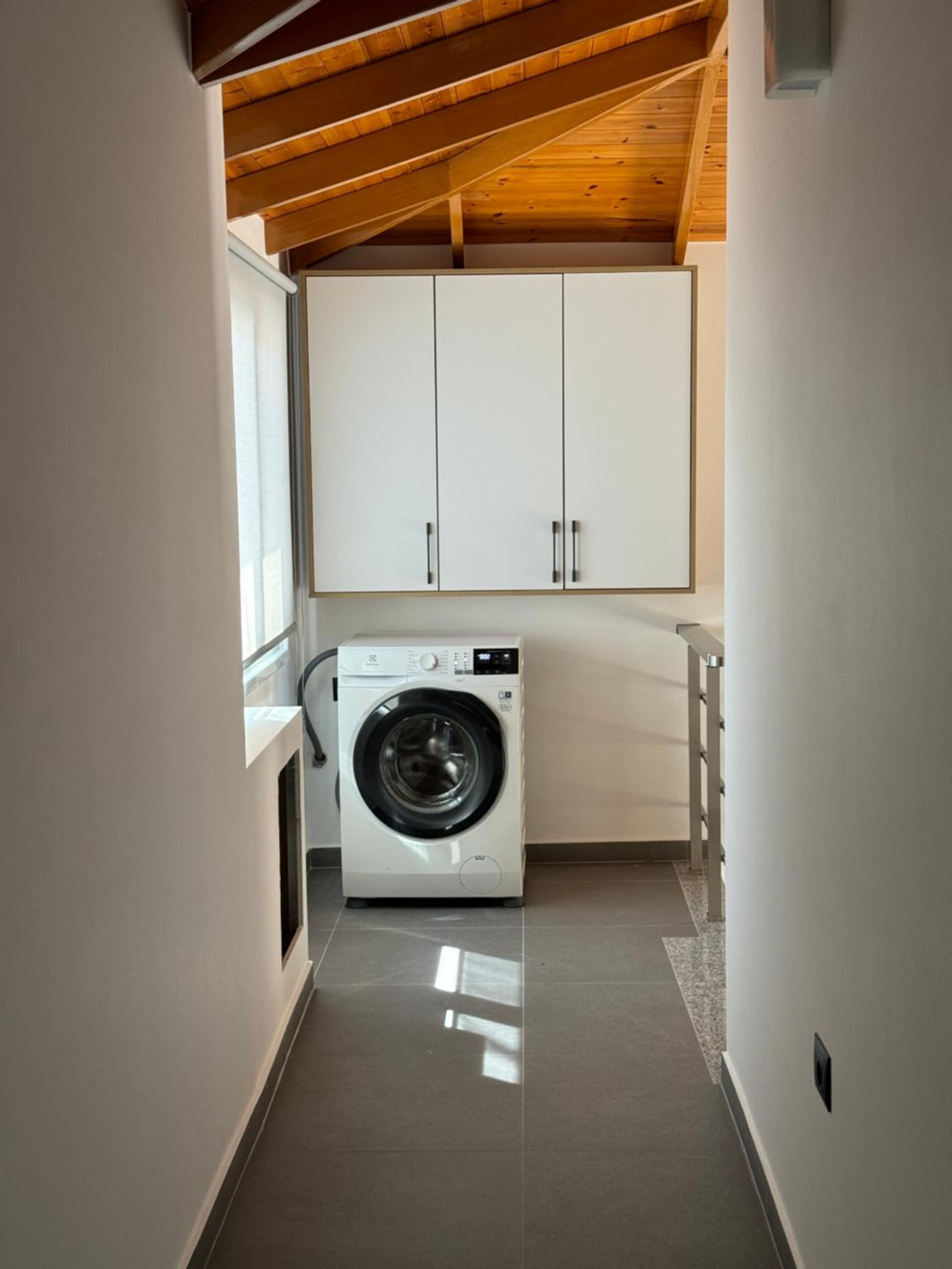 Adem Hillcrest Apartments photo 2