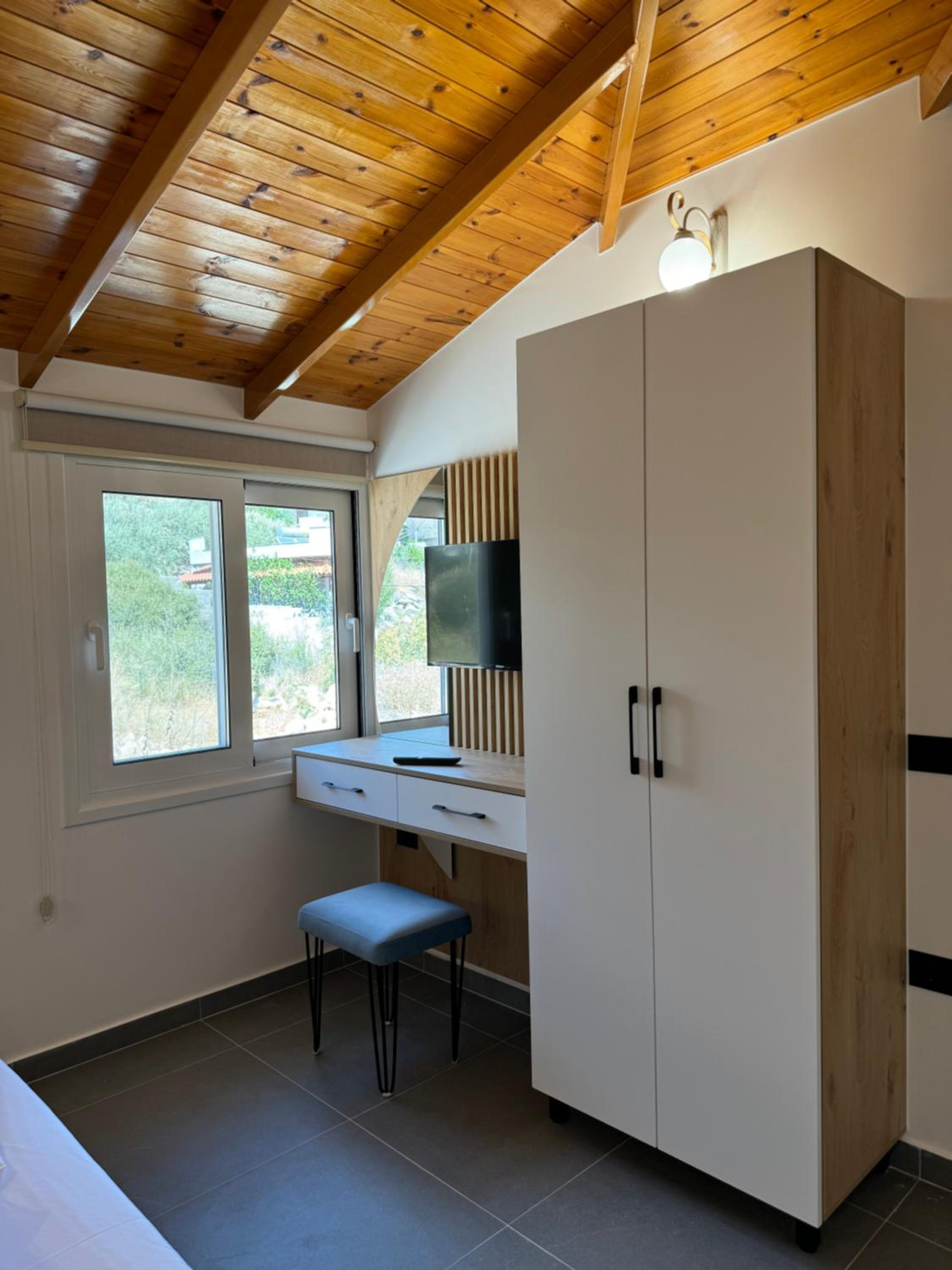 Adem Hillcrest Apartments