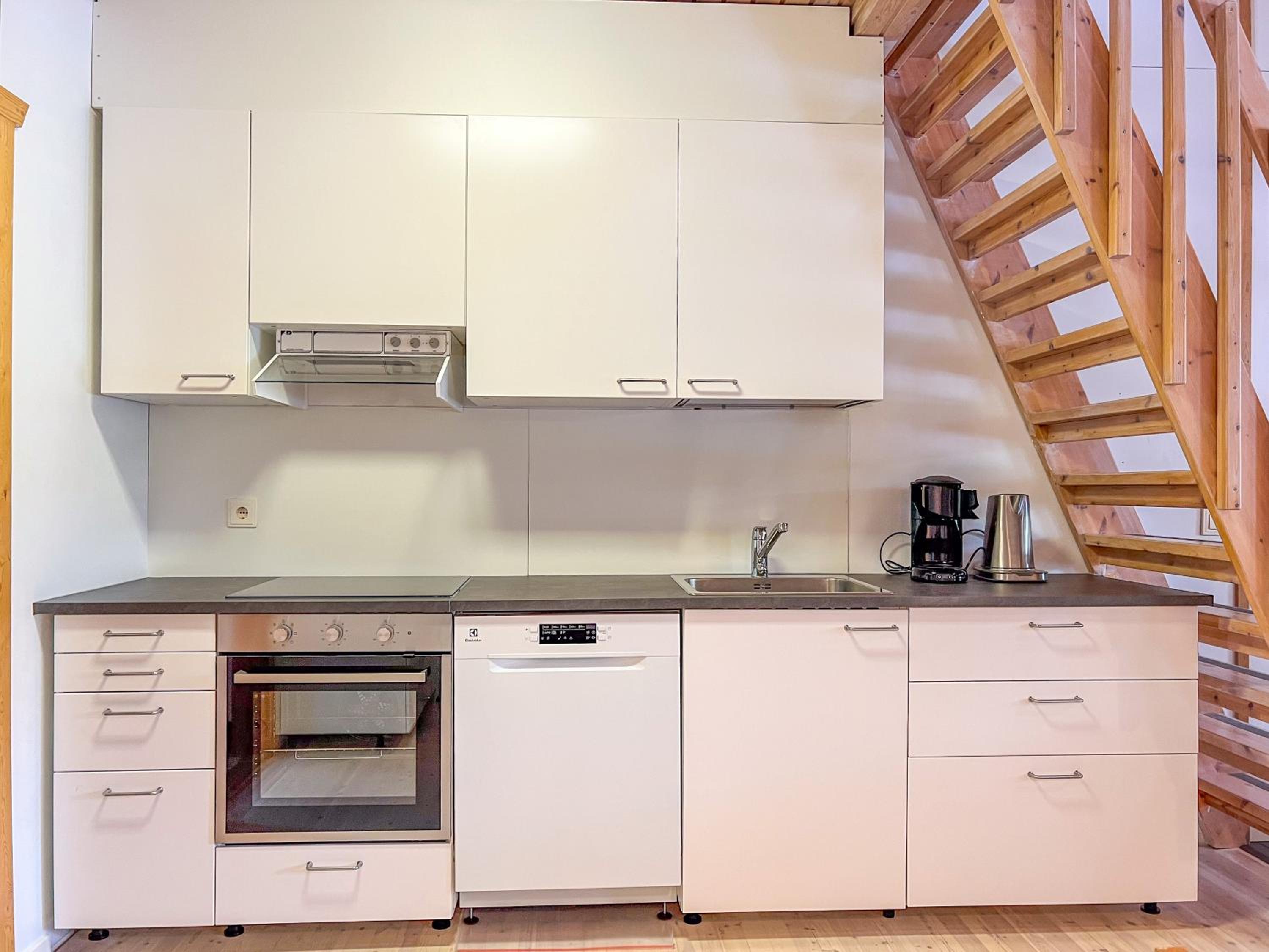 Lomakivakka - Roomy 2BD & loft by the lake, free wifi and sauna view 4