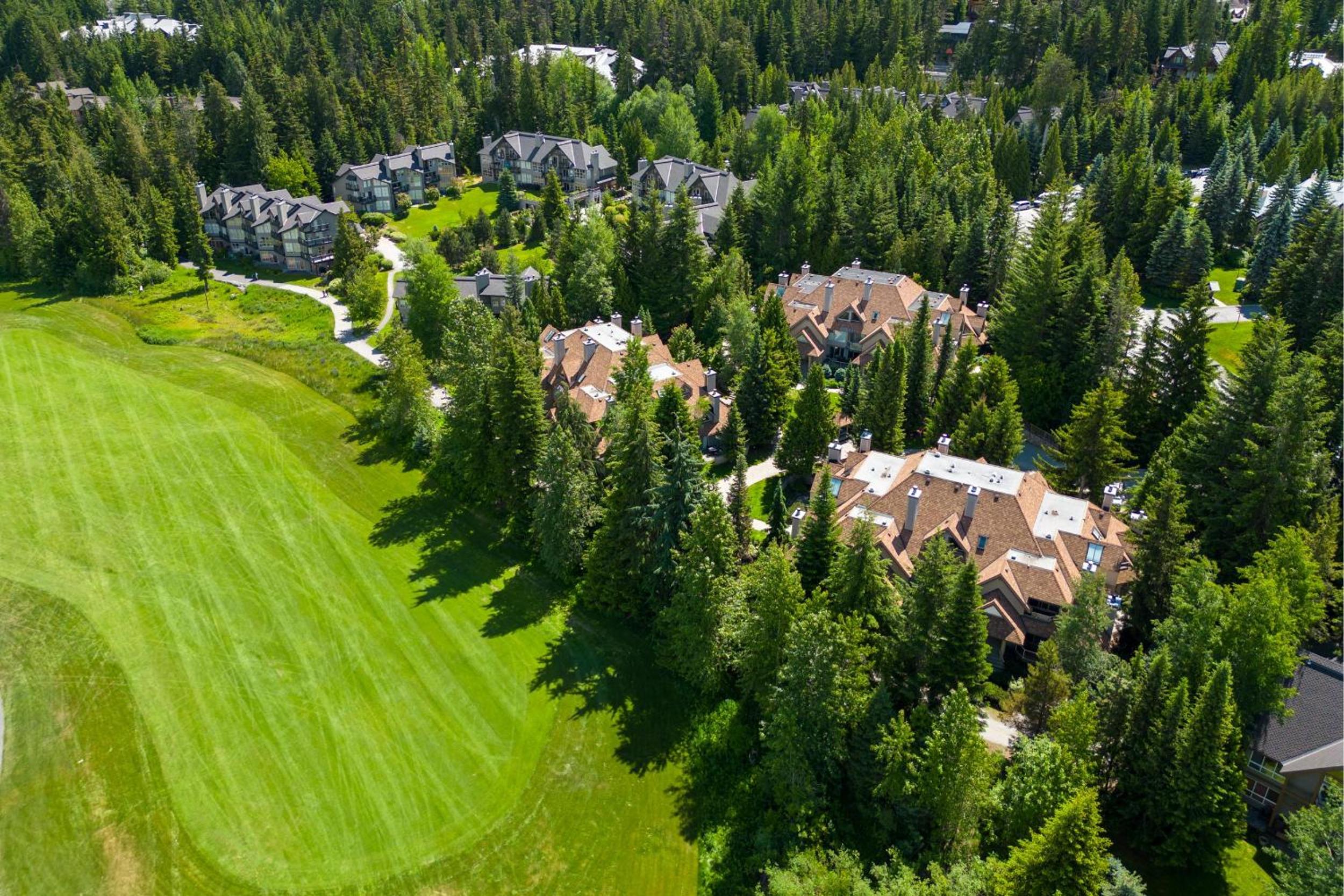 Gleneagle 29 | Family-friendly Townhouse, 700m to Blackcomb Base, Wood-Burning Fireplace