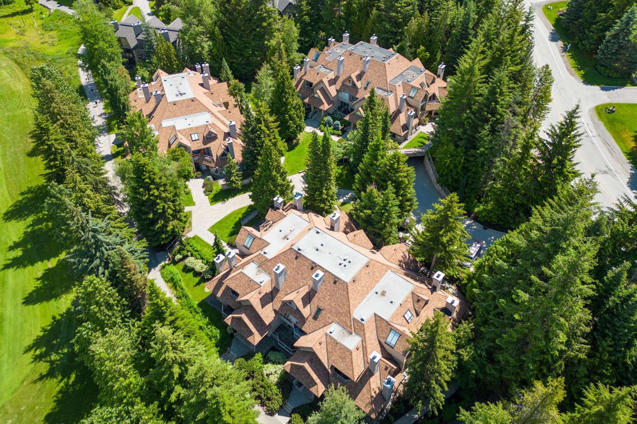 Gleneagle 29 | Family-friendly Townhouse, 700m to Blackcomb Base, Wood-Burning Fireplace