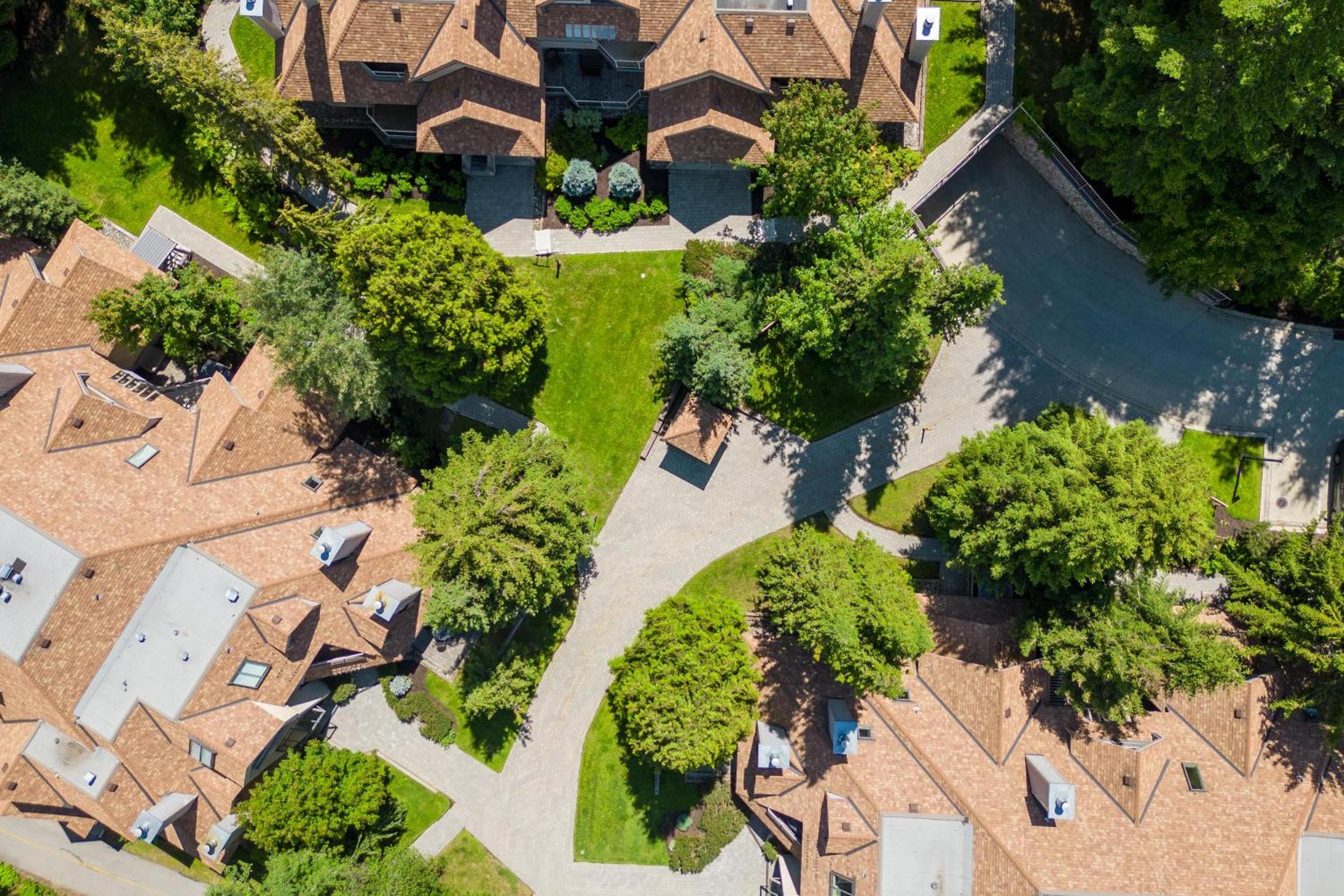 Gleneagle 29 | Family-friendly Townhouse, 700m to Blackcomb Base, Wood-Burning Fireplace