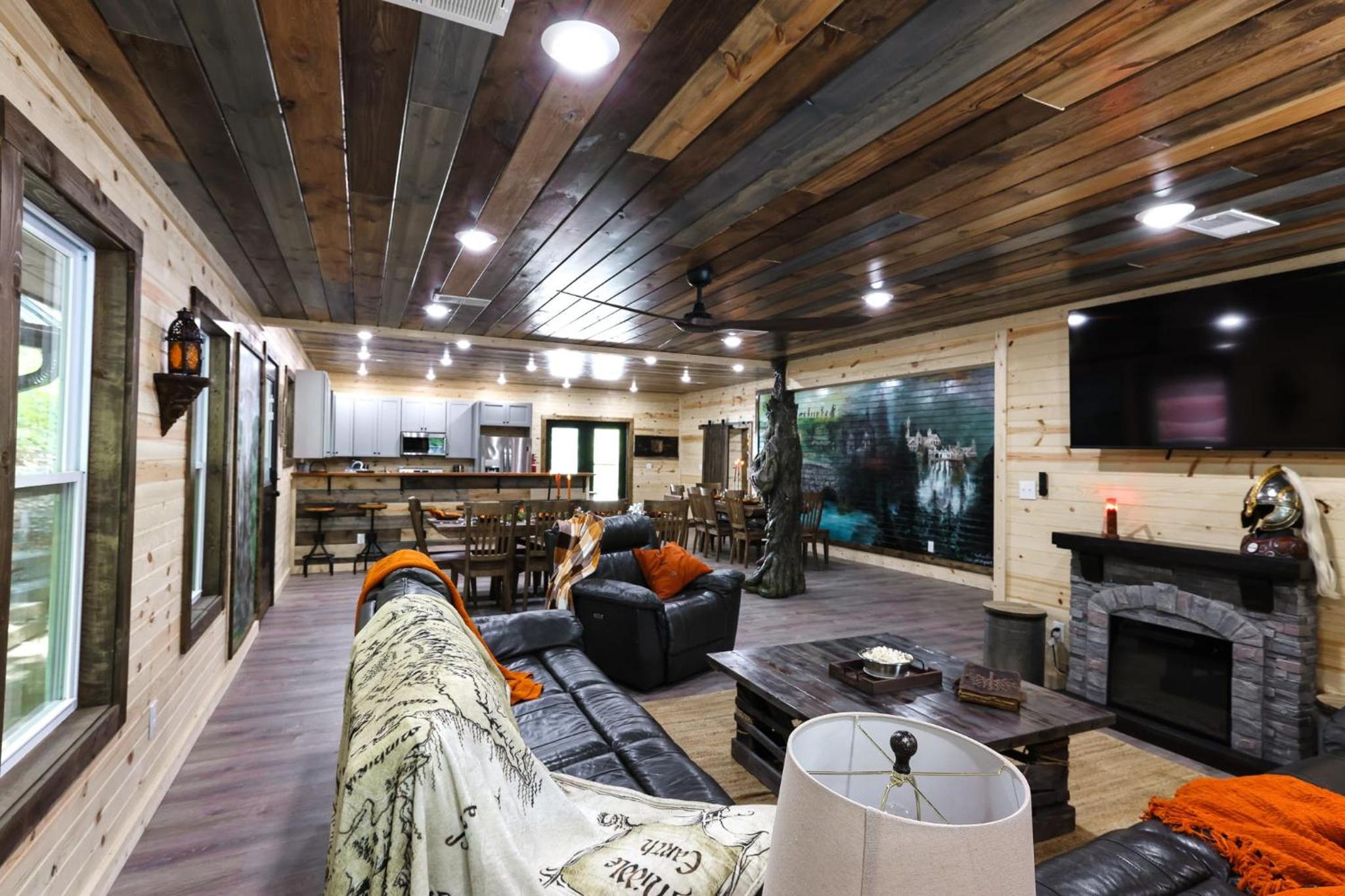 Gandalf's Getaway - Themed, Indoor 80 Degree Pool, Theater, & Arcade view 3