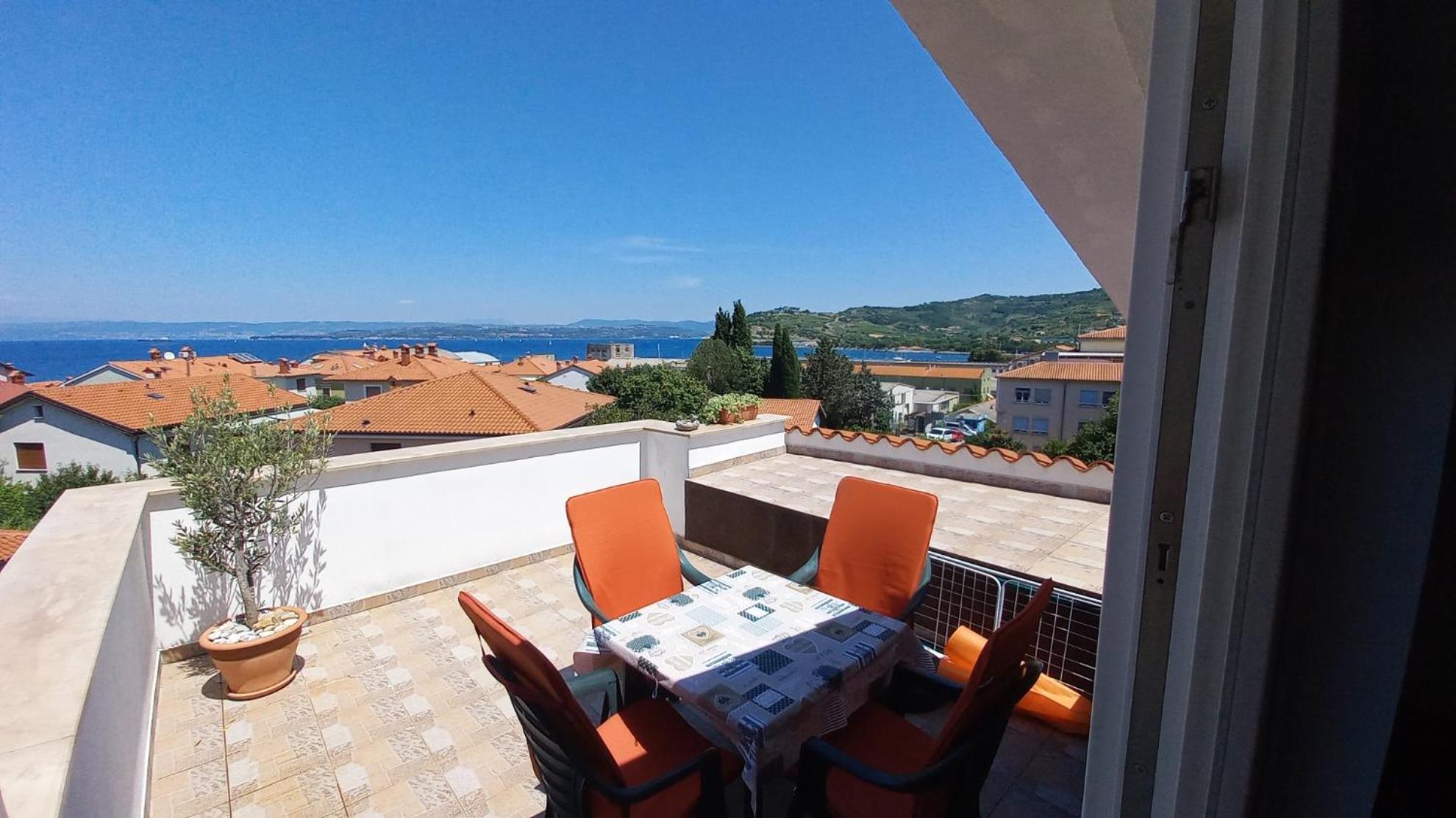 Apartments with parking place Laguna Svetilnik beach view 2