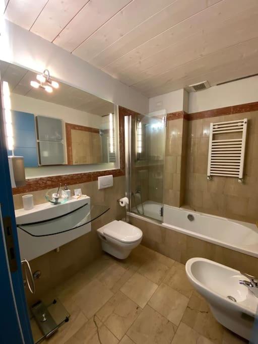 BnB A and A en Calambrone — bathroom