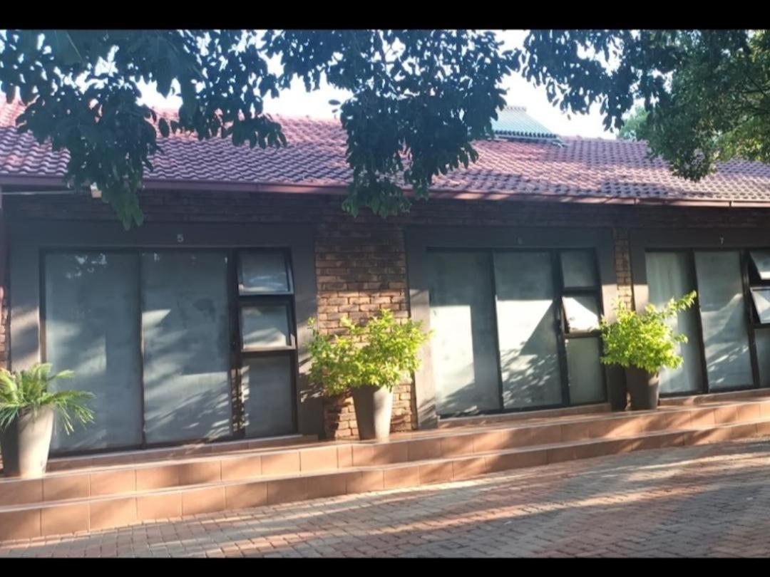 8 Soenie Avenue Self-Catering
