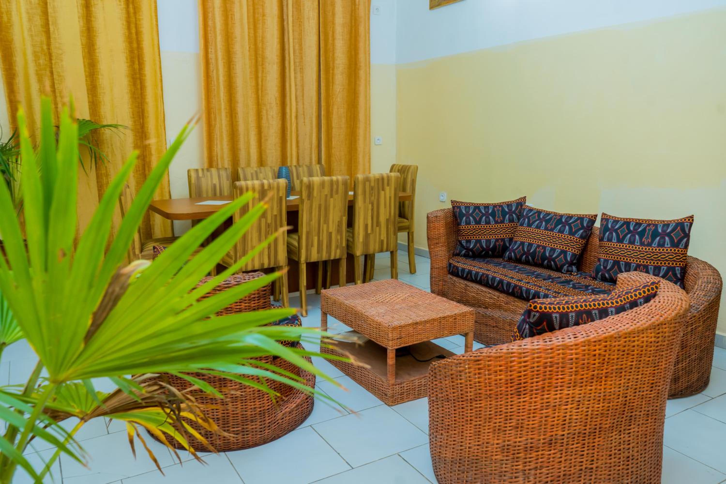 AFRIEUROTEXT Kamerun-High Standing-Appartements-Wifi-Security-Restaurant-modern Kitchen