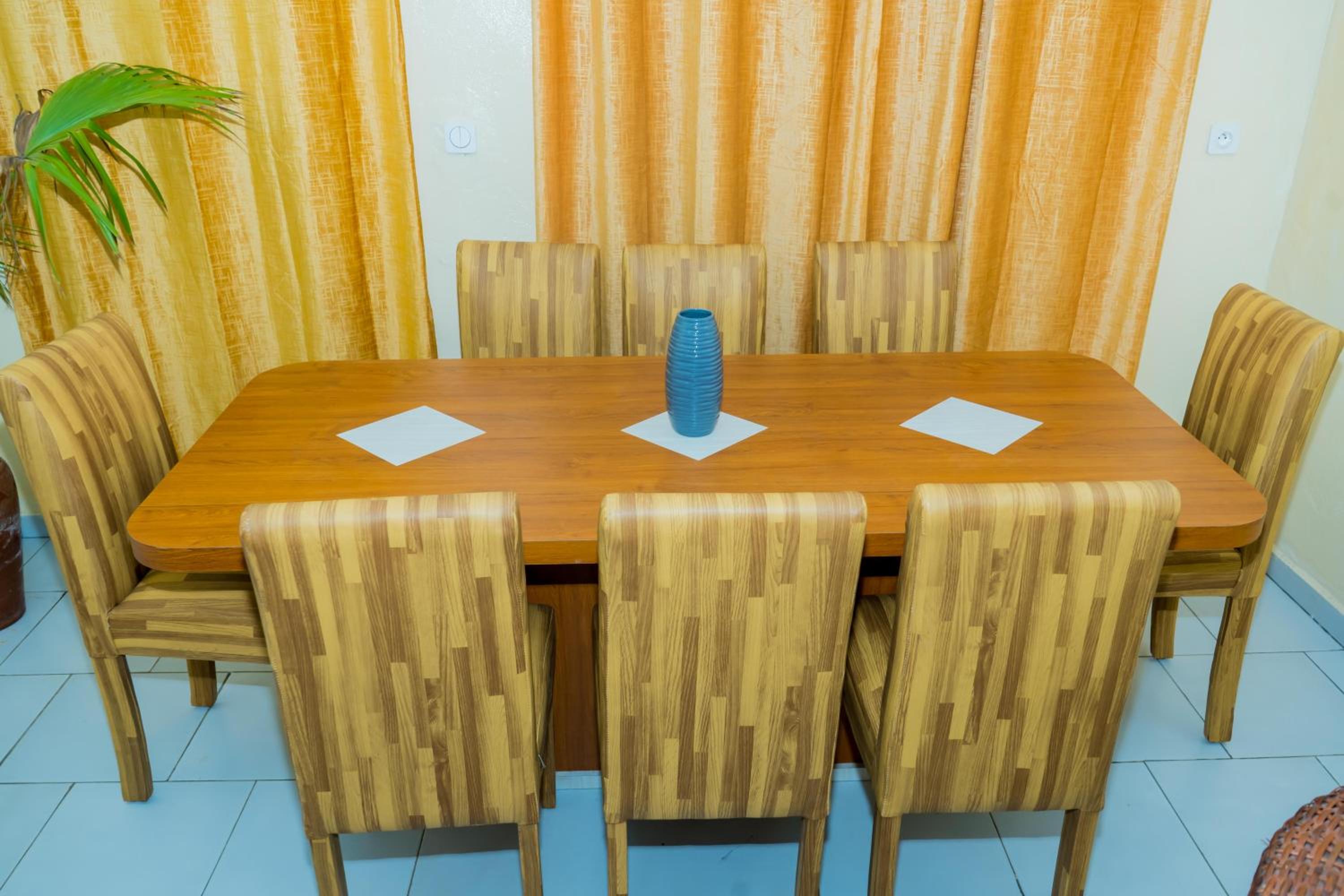 AFRIEUROTEXT Kamerun-High Standing-Appartements-Wifi-Security-Restaurant-modern Kitchen