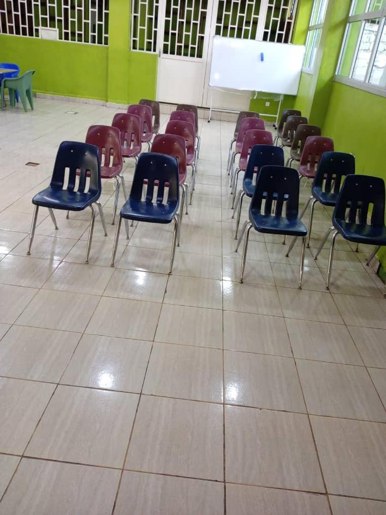 AFRIEUROTEXT Kamerun-High Standing-Appartements-Wifi-Security-Restaurant-modern Kitchen