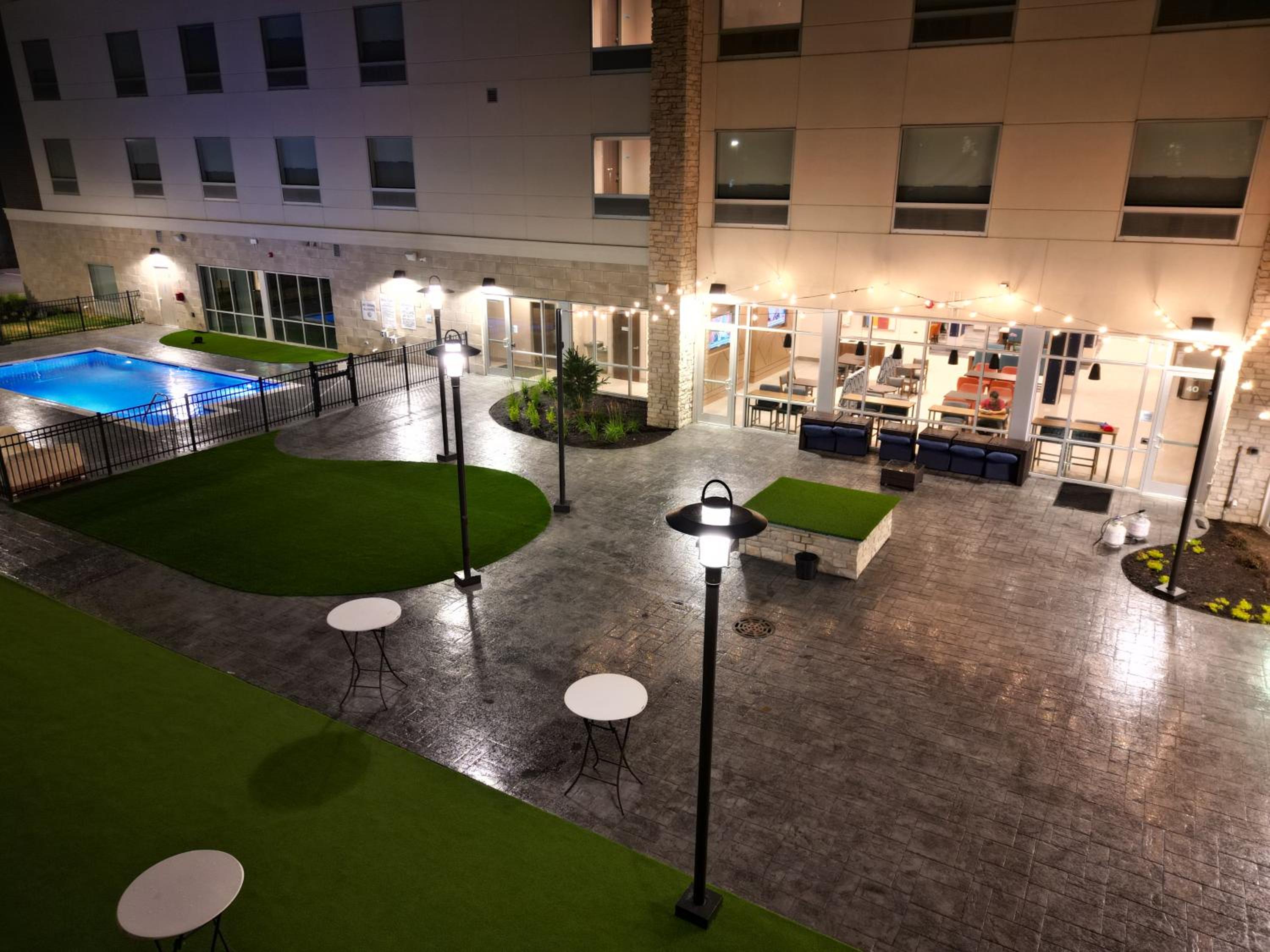 Holiday Inn Express & Suites Chicago Schaumburg, an IHG Hotel, Photo 107