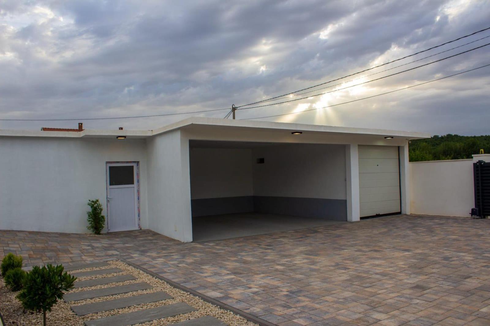 Villa XY