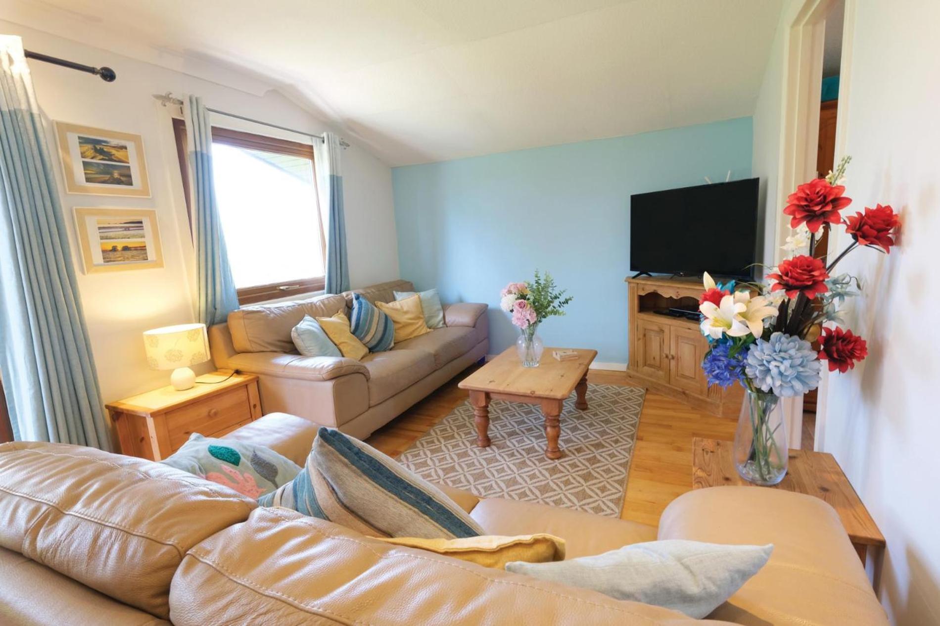 Merlins Cabin - 2 Bedroom - Blaen Cedi Farm view 2