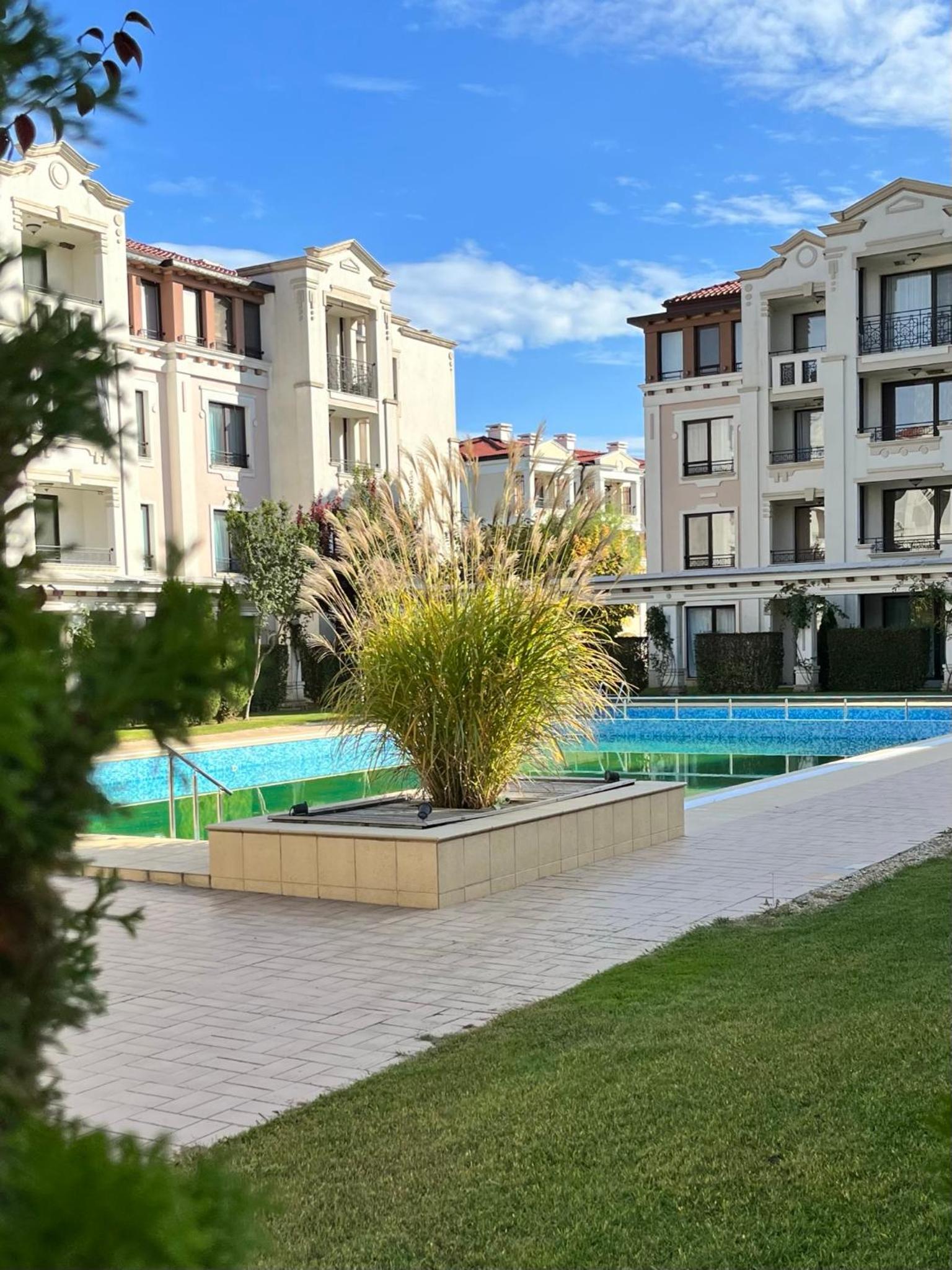 Park Side Apartment Green Life Resort