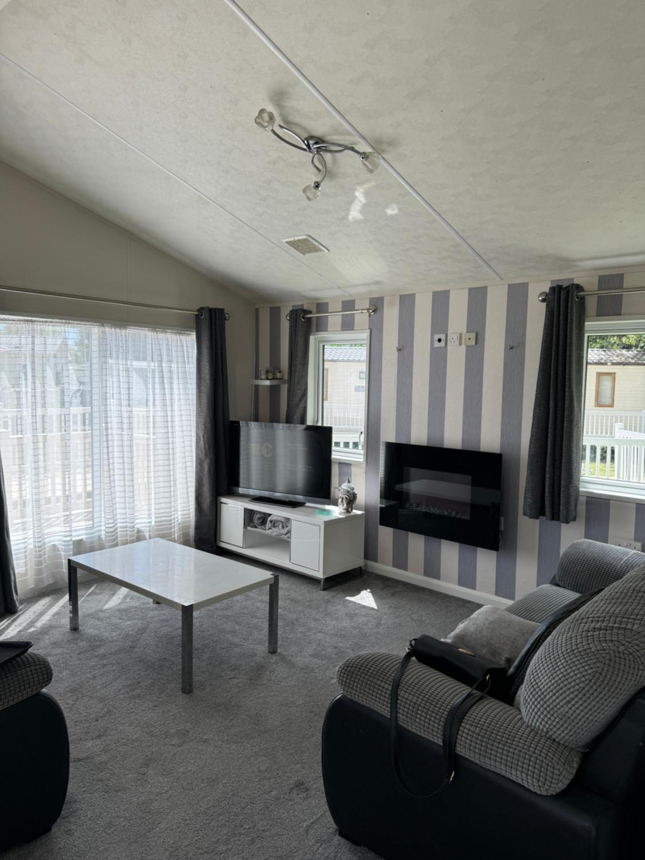 Luxury 3 bedroom lodge with decking