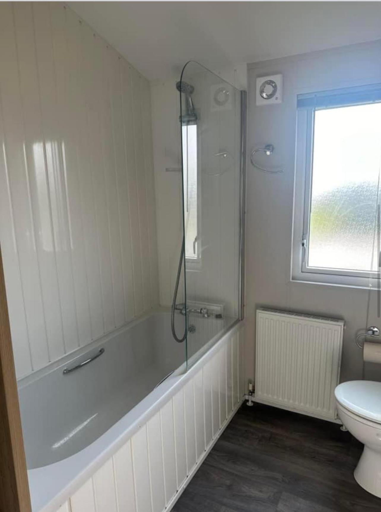 Luxury 2 bedroom lodge with decking view 5