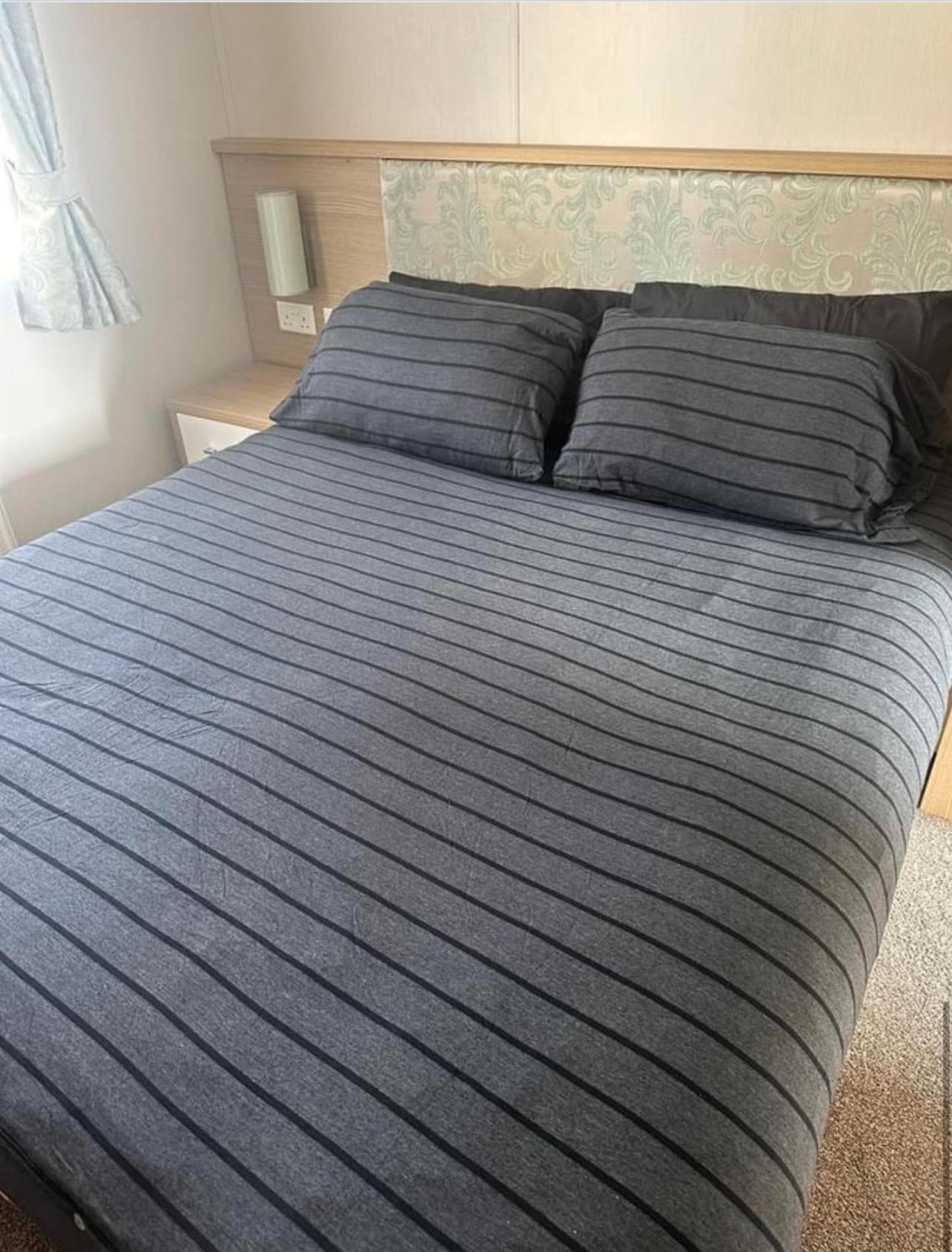 Luxury 2 bedroom lodge with decking view 2