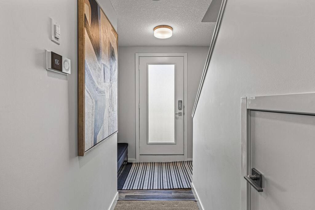 K202 Hot tub, Pool, MTN view, AC, free parking