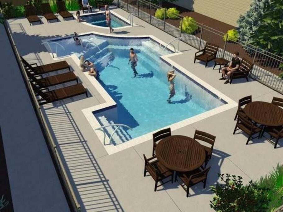 K202 Hot tub, Pool, MTN view, AC, free parking