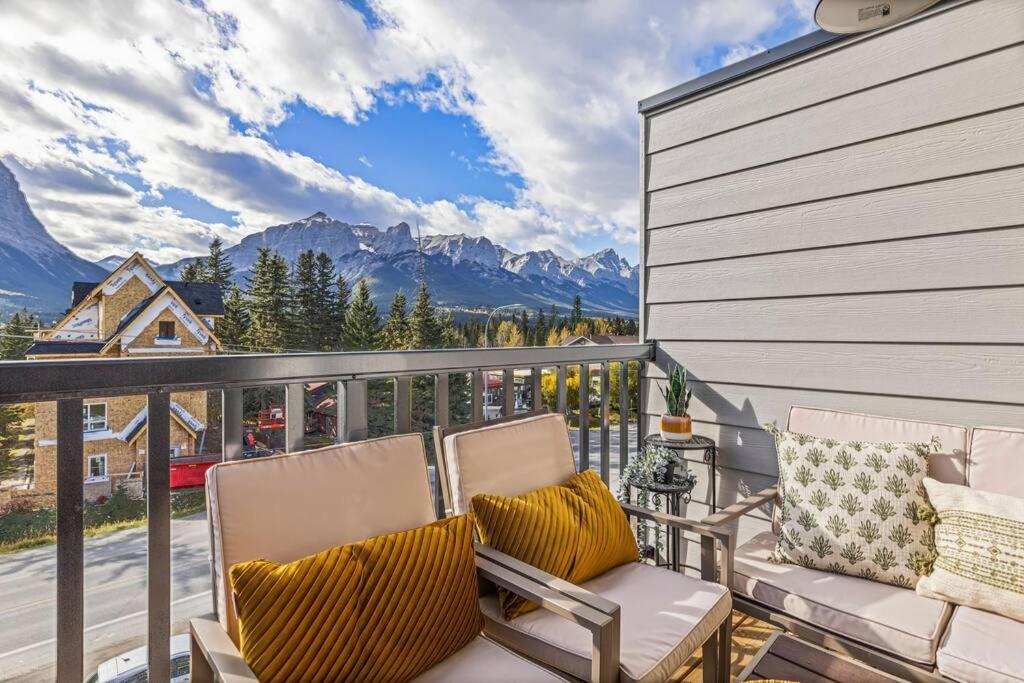 K202 Hot tub, Pool, MTN view, AC, free parking