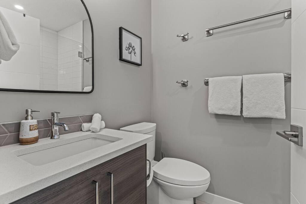 K202 Hot tub, Pool, MTN view, AC, free parking