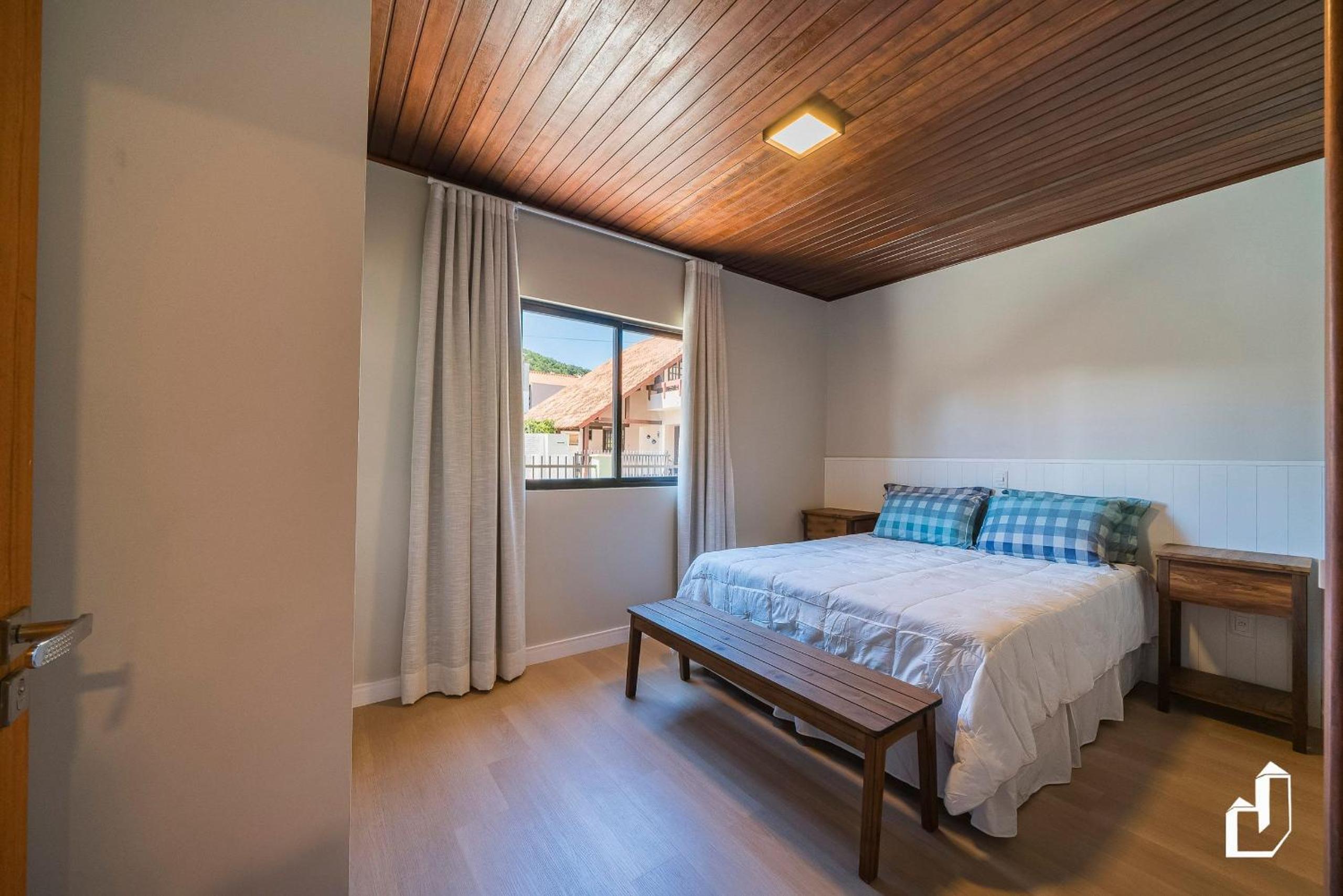 Casa aconchegante com 04 dormitórios