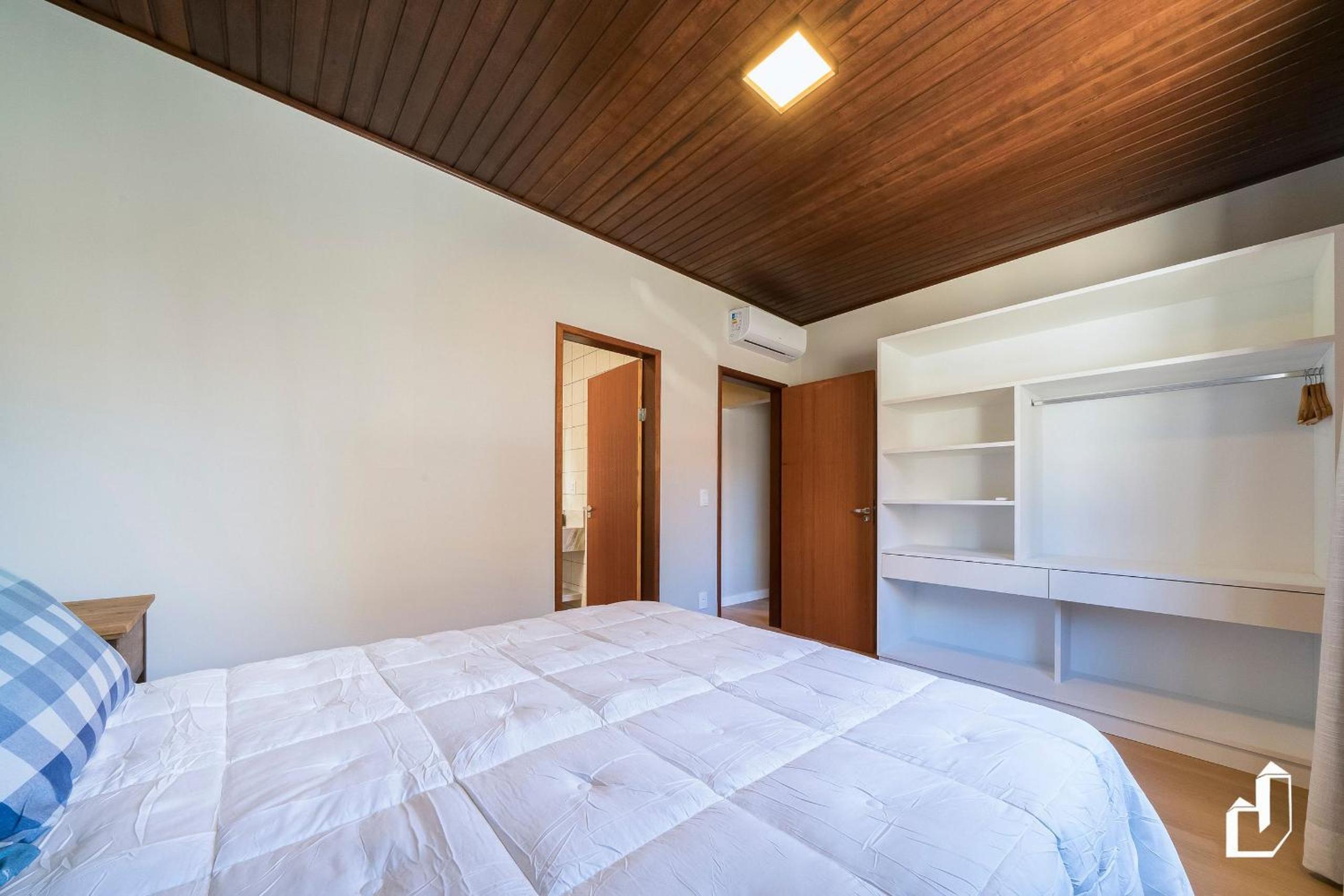 Casa aconchegante com 04 dormitórios