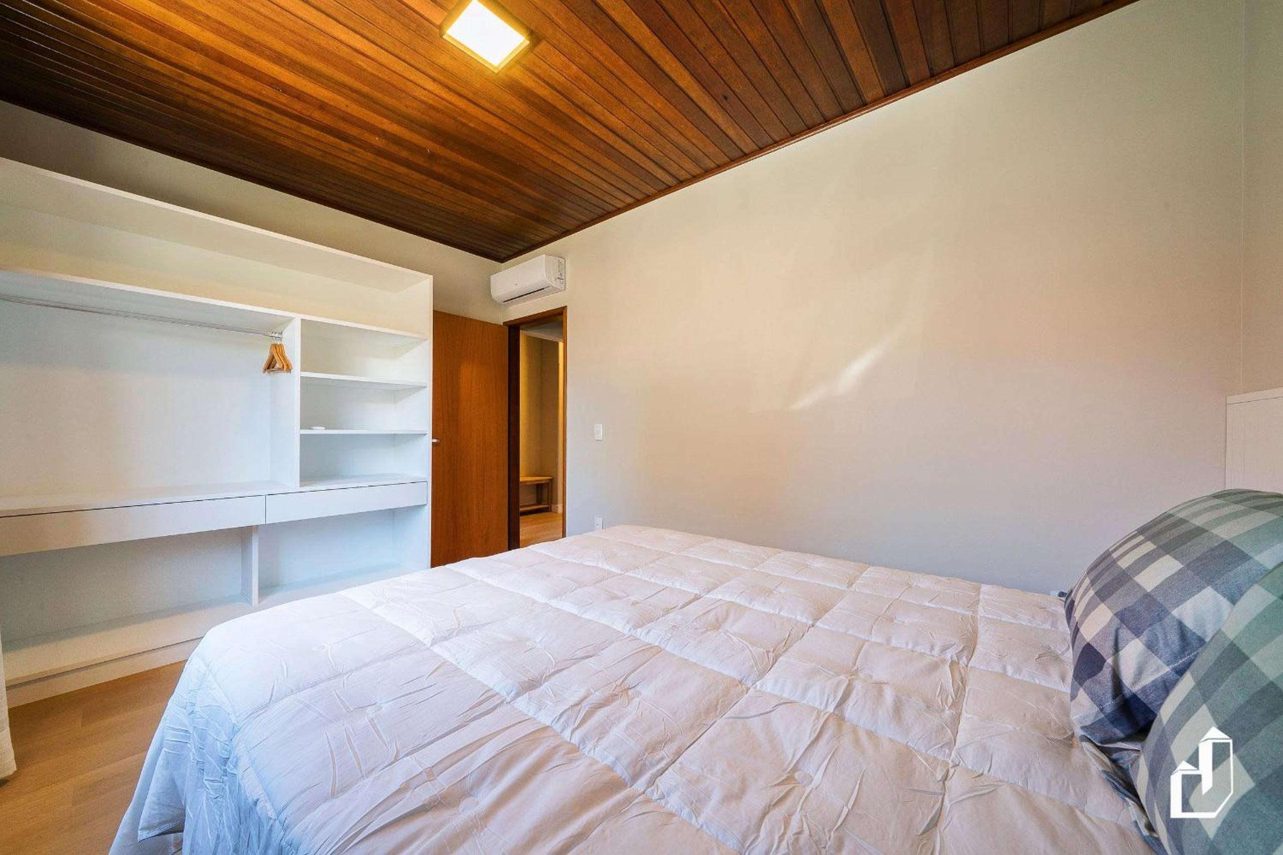 Casa aconchegante com 04 dormitórios