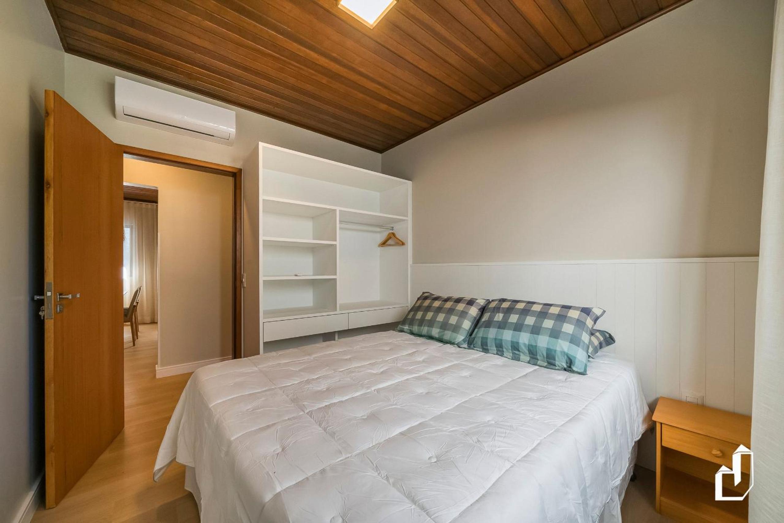Casa aconchegante com 04 dormitórios
