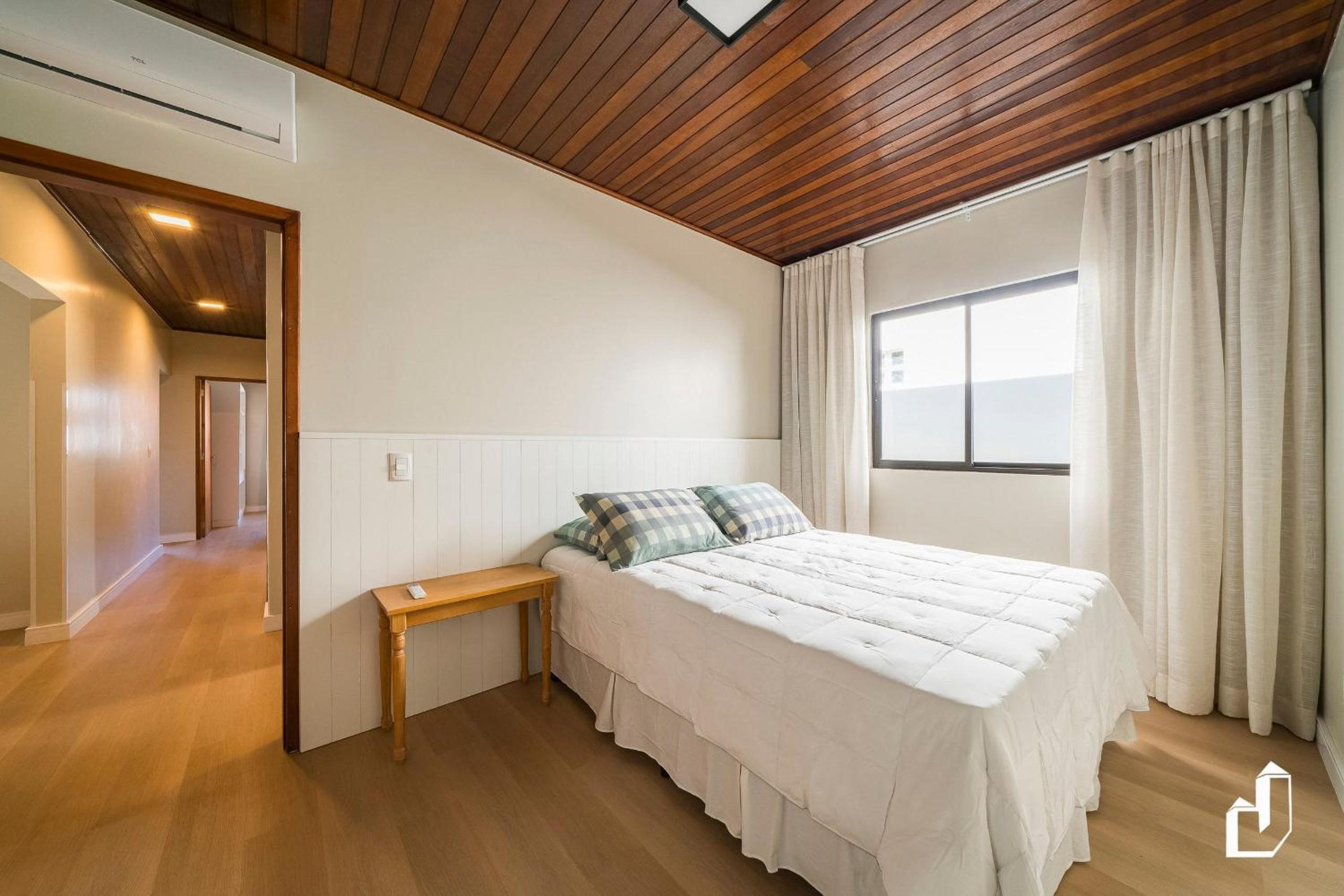 Casa aconchegante com 04 dormitórios