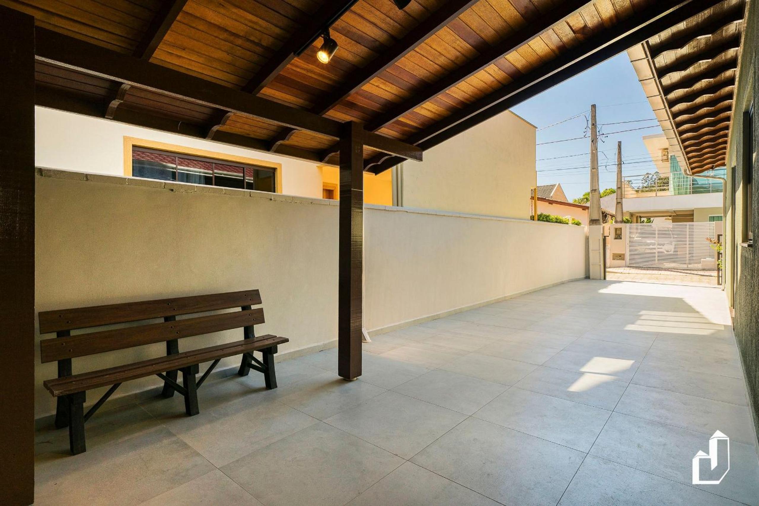 Casa aconchegante com 04 dormitórios