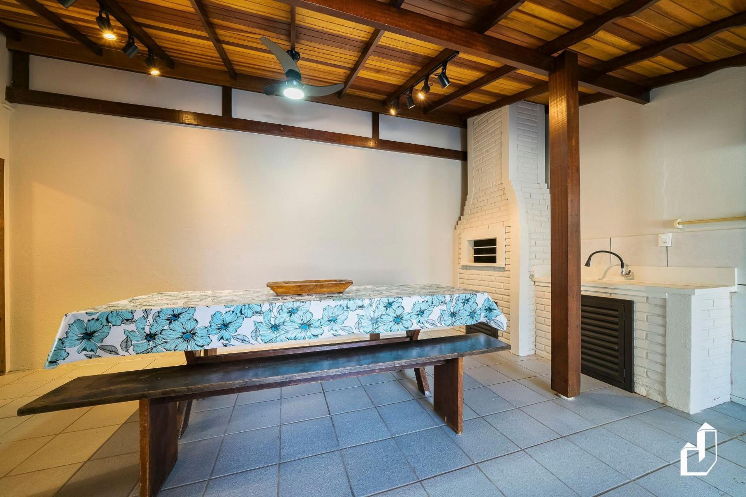 Casa aconchegante com 04 dormitórios