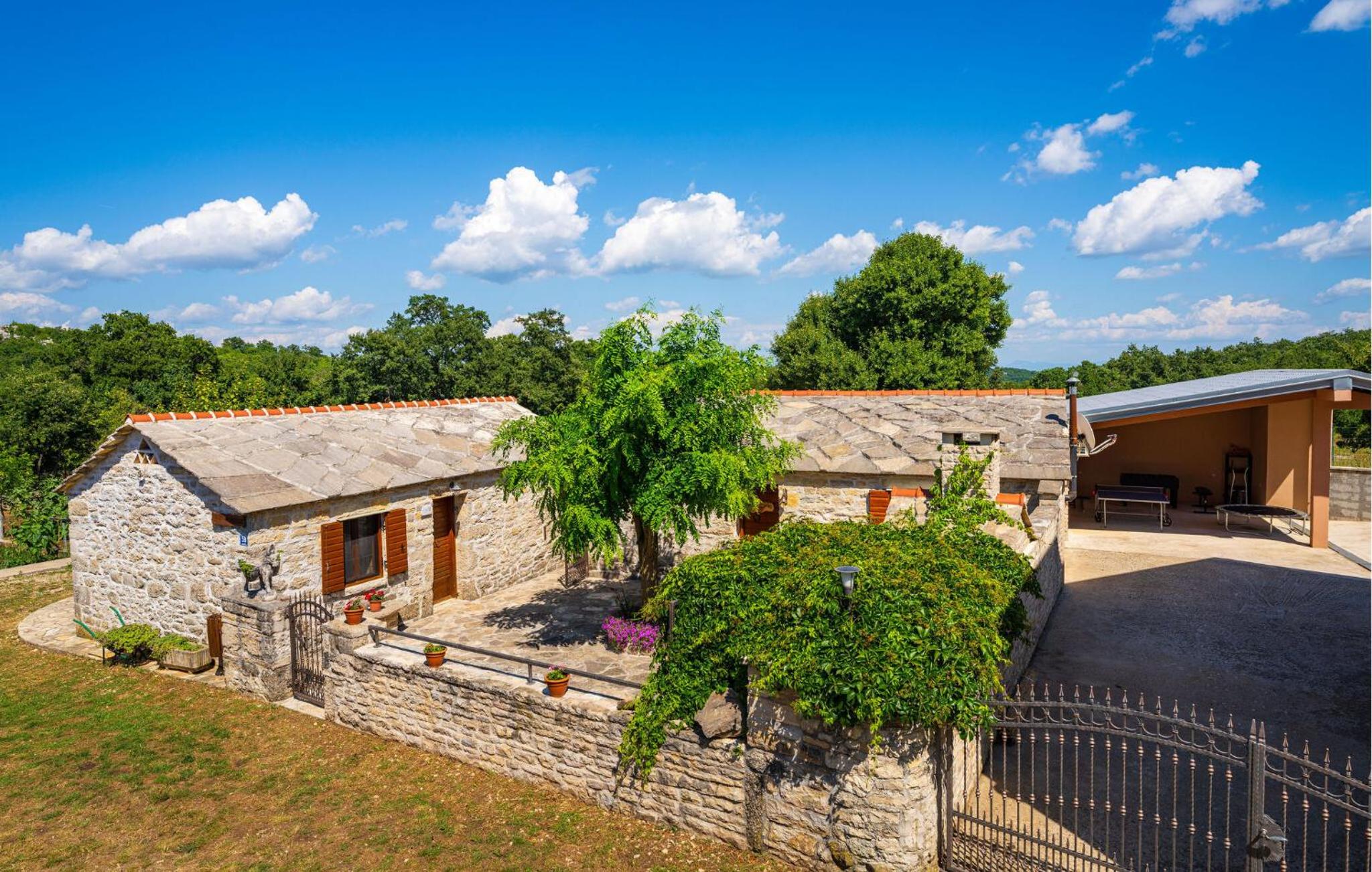 3 Bedroom Awesome Home In Medvida
