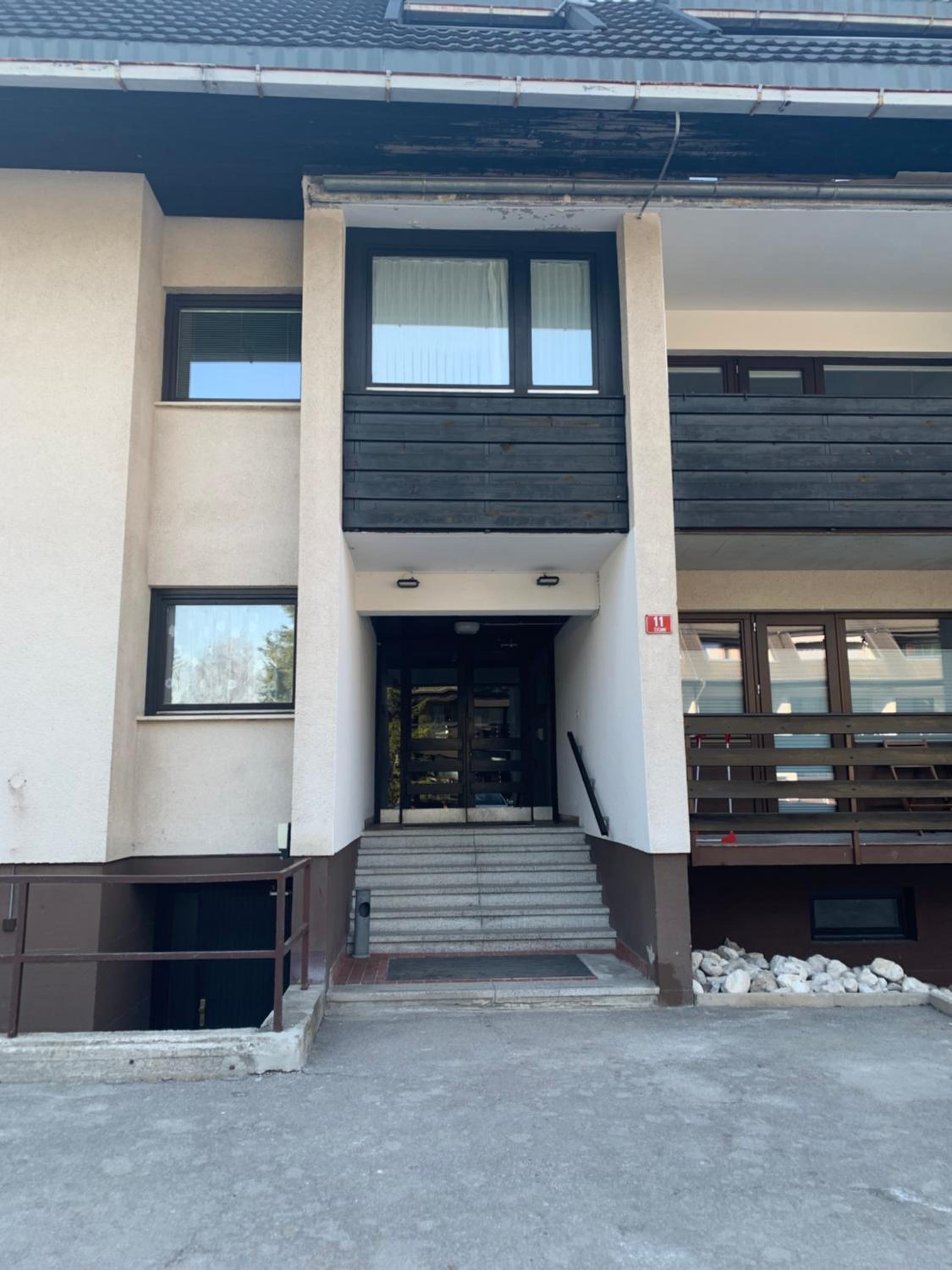 Lovely condo with free parking view 2