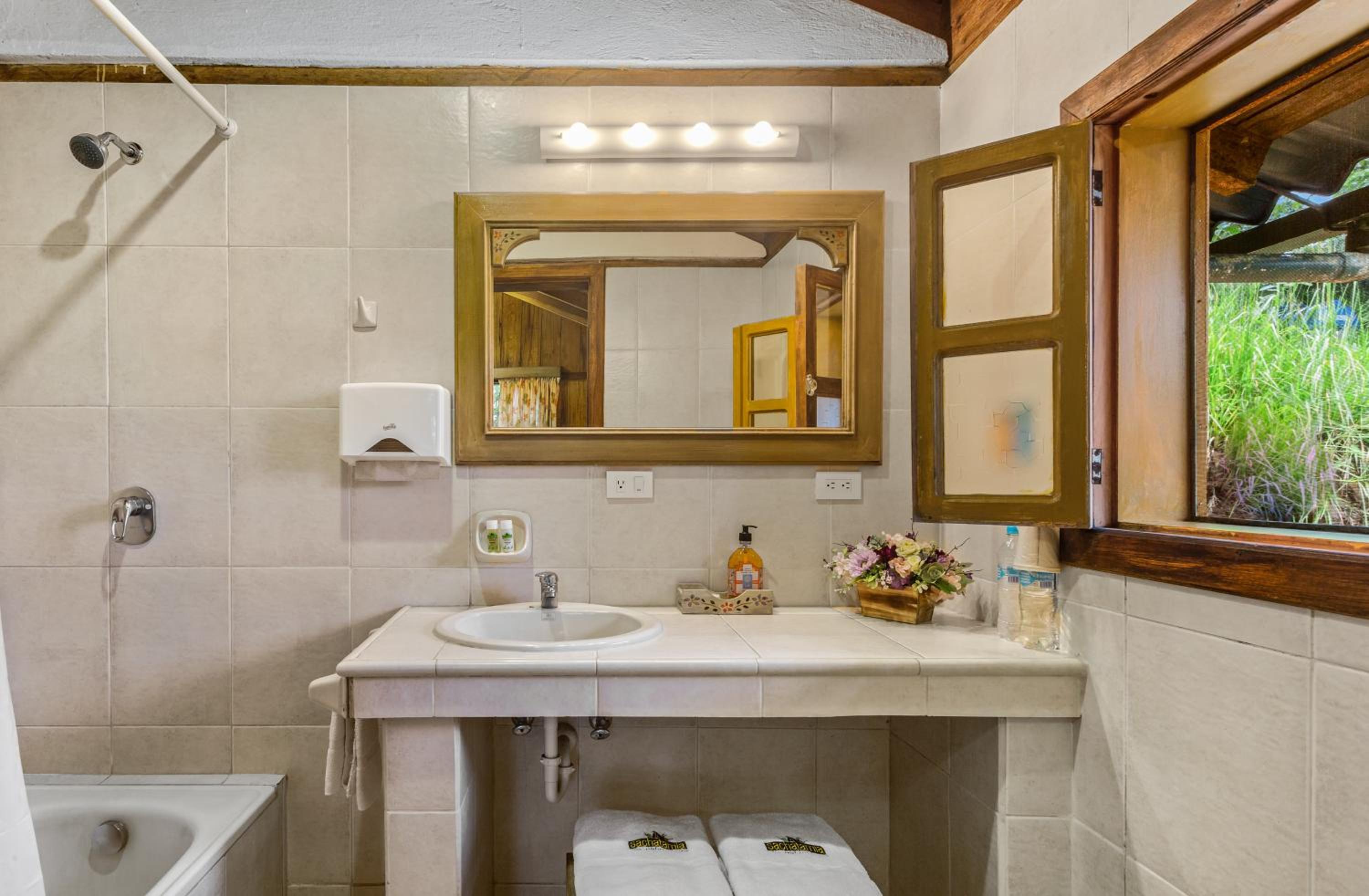 Sachatamia Lodge