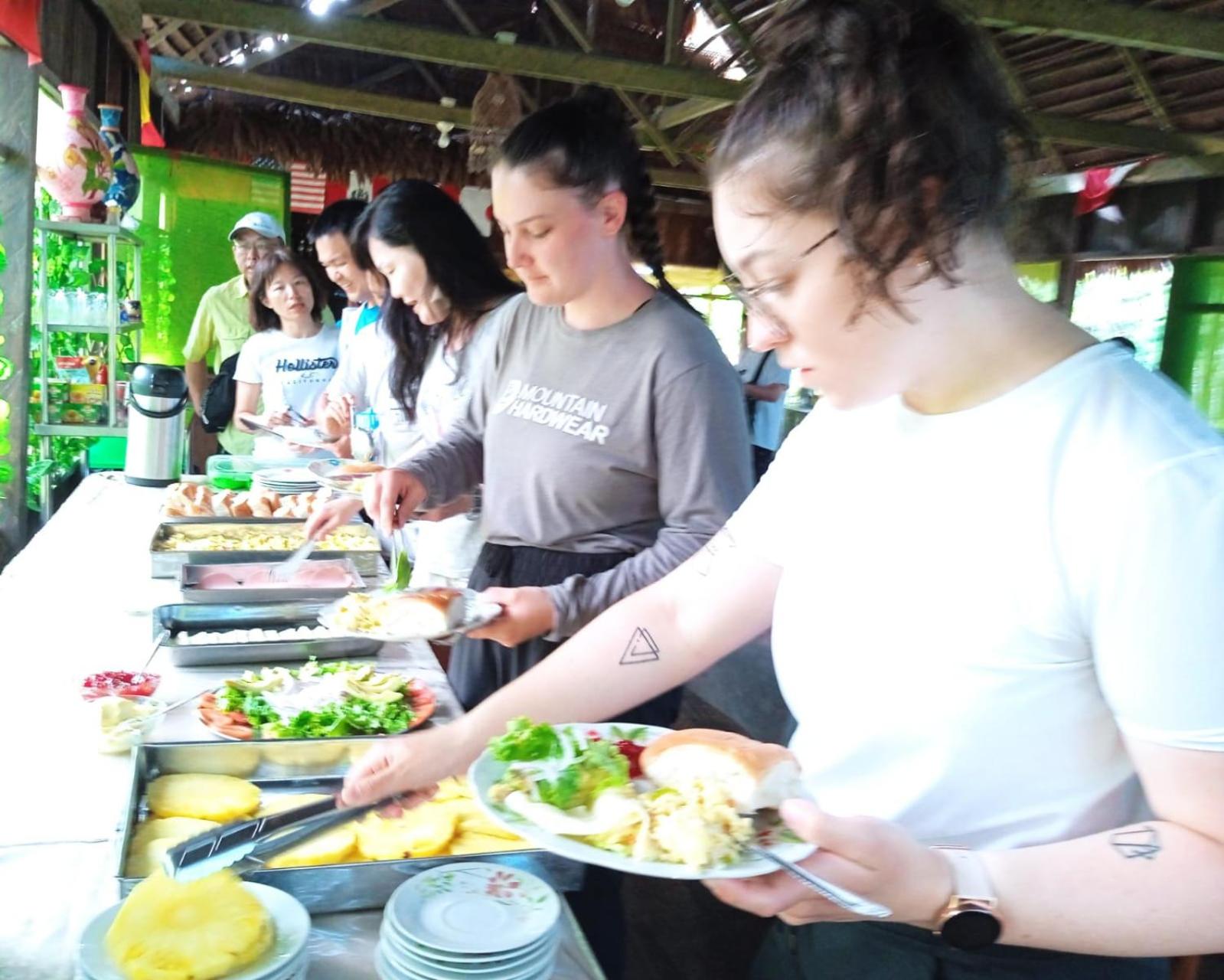 Jacamar Lodge Expeditions