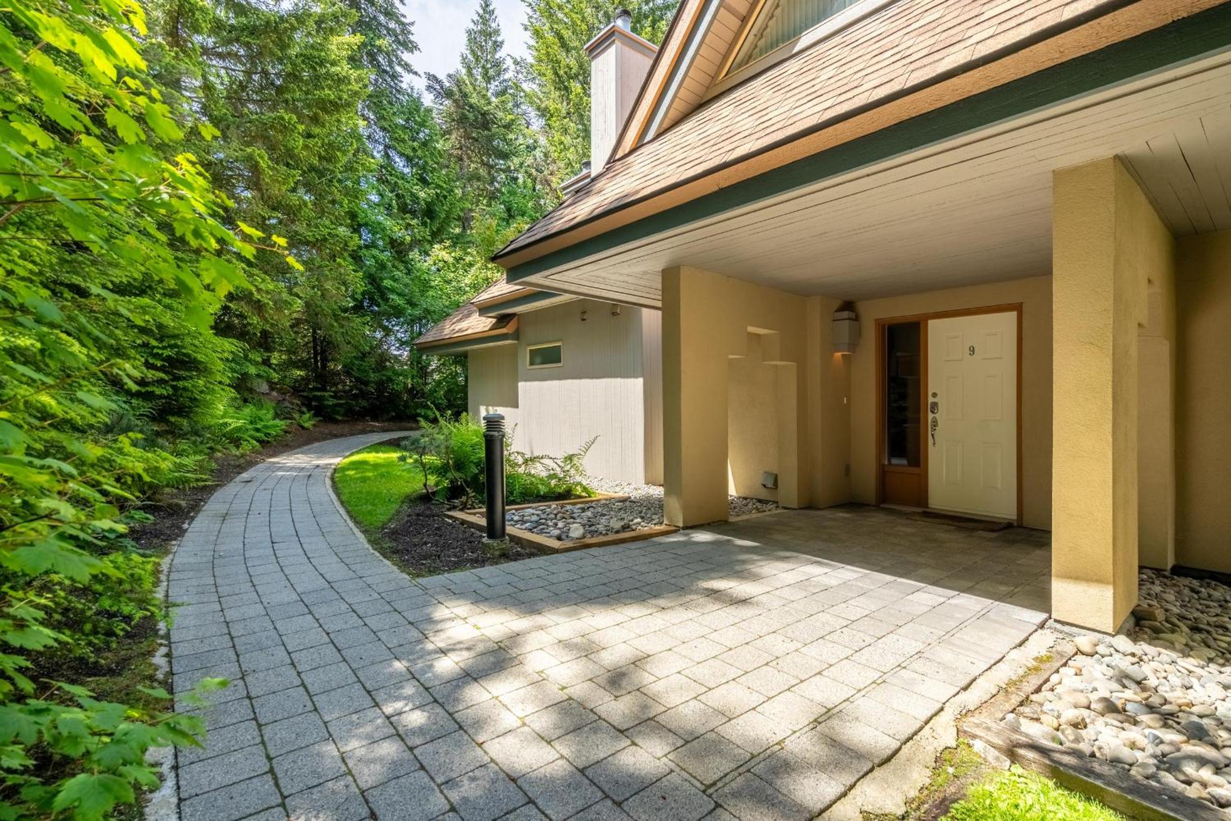 Gleneagle 9 | Stylish townhome in an excellent location near to Ski Hill and Lost Lake Park