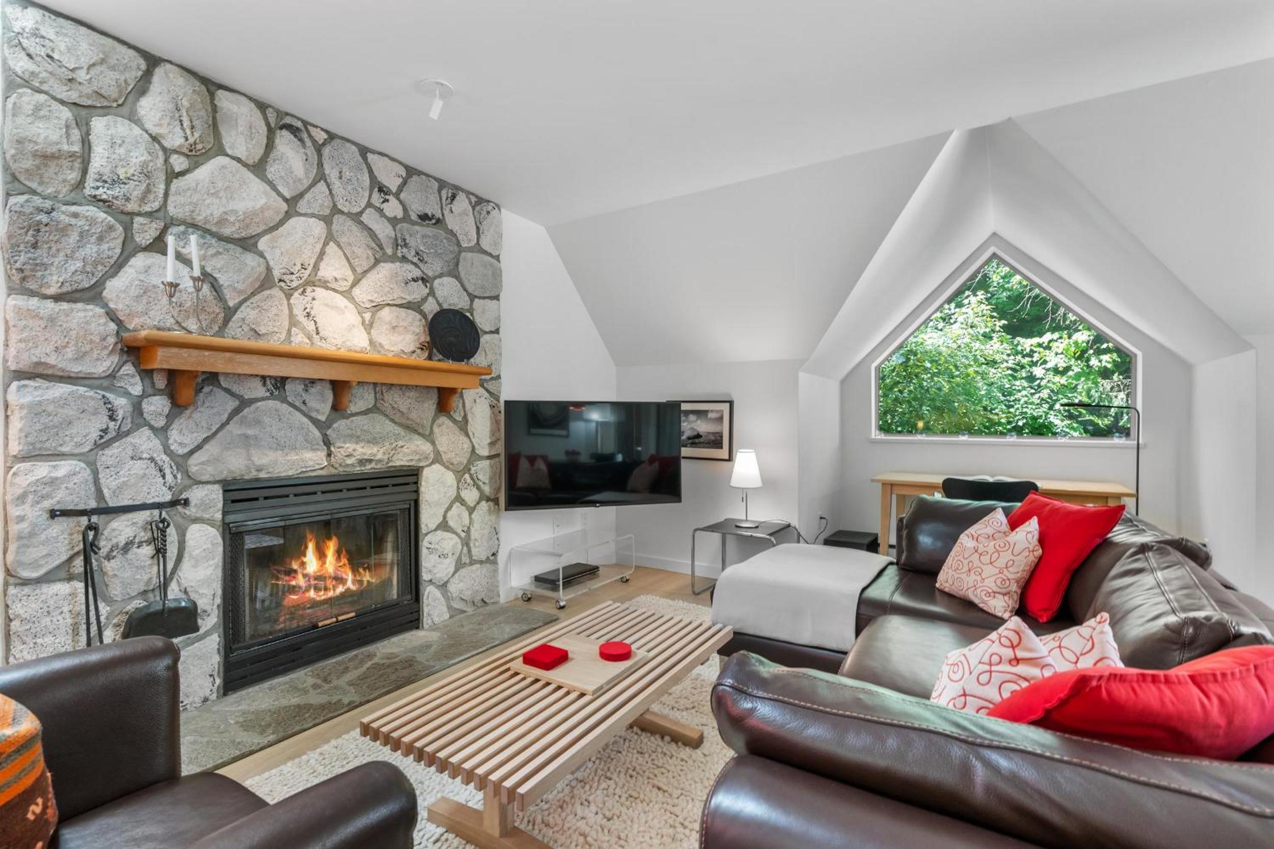 Gleneagle 9 | Stylish townhome in an excellent location near to Ski Hill and Lost Lake Park