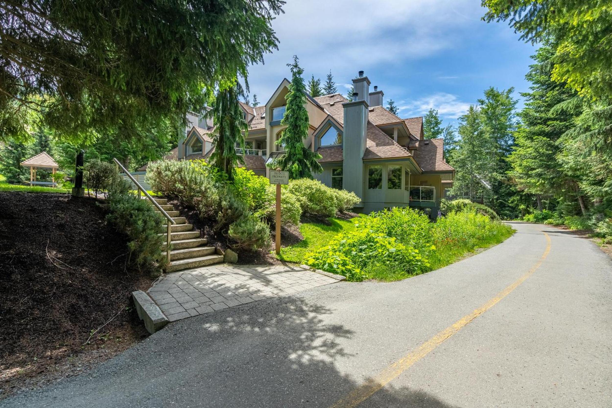 Gleneagle 9 | Stylish townhome in an excellent location near to Ski Hill and Lost Lake Park