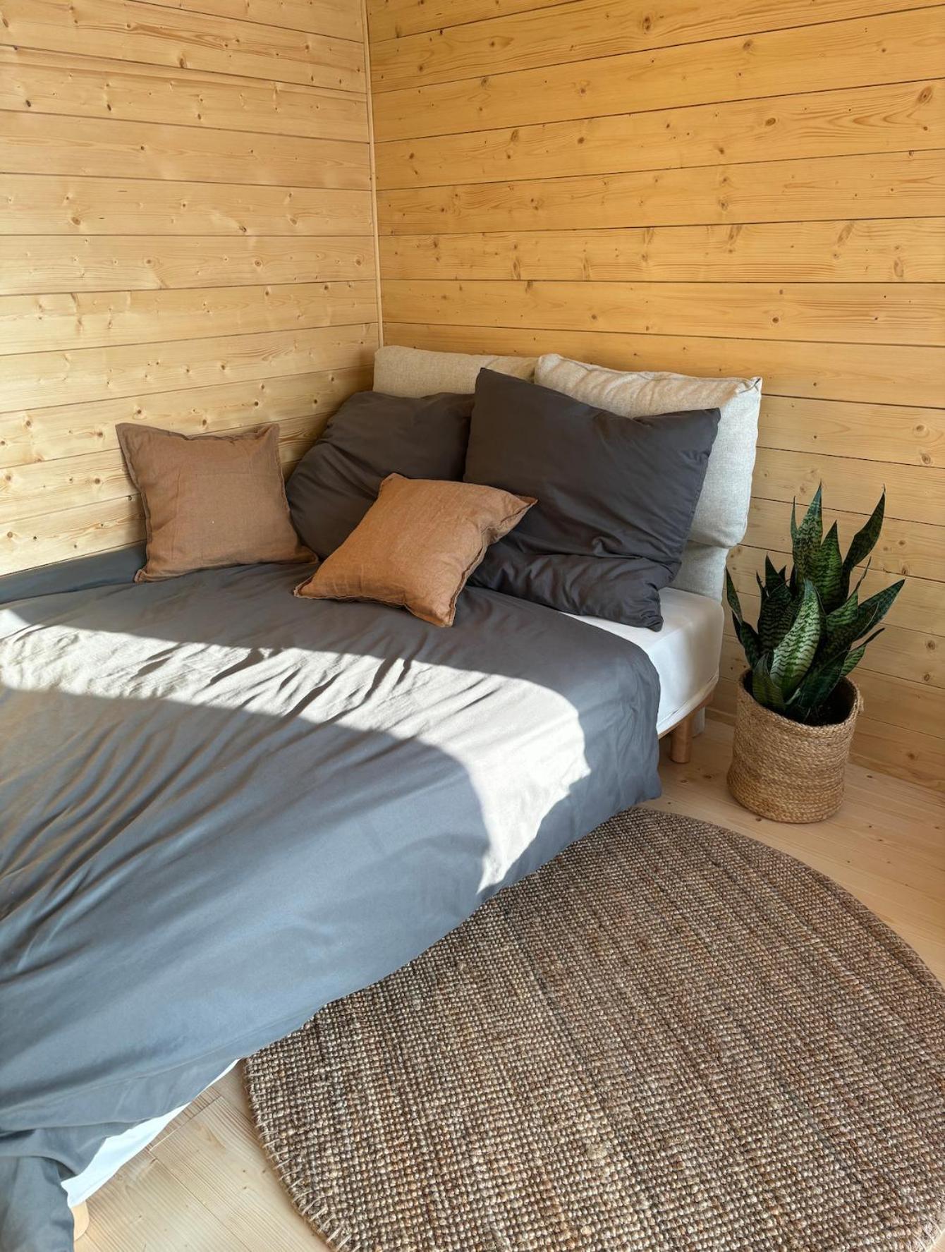 301-Tiny Hideaway