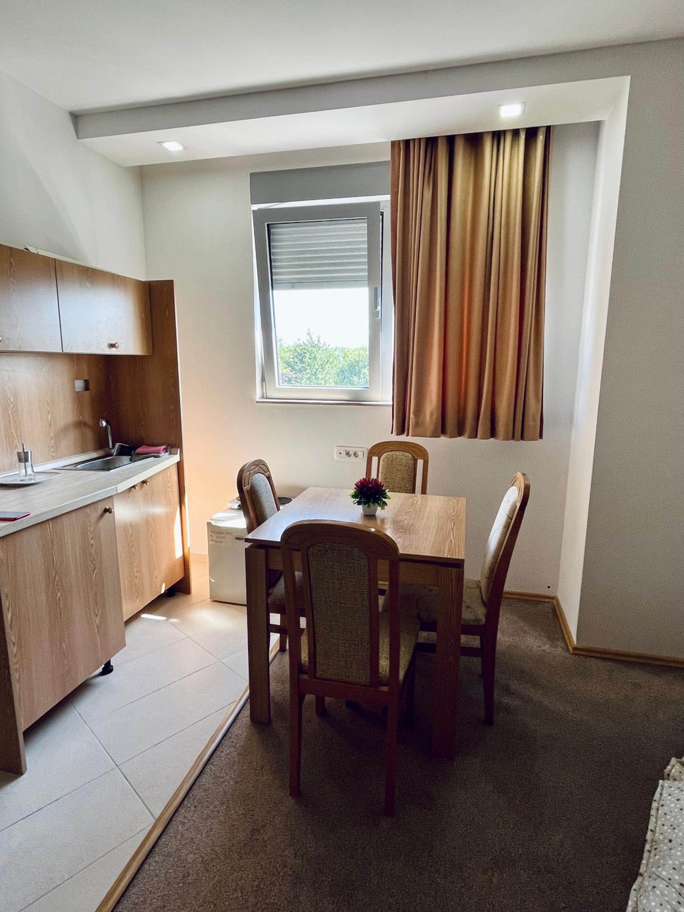 Lobo apartments