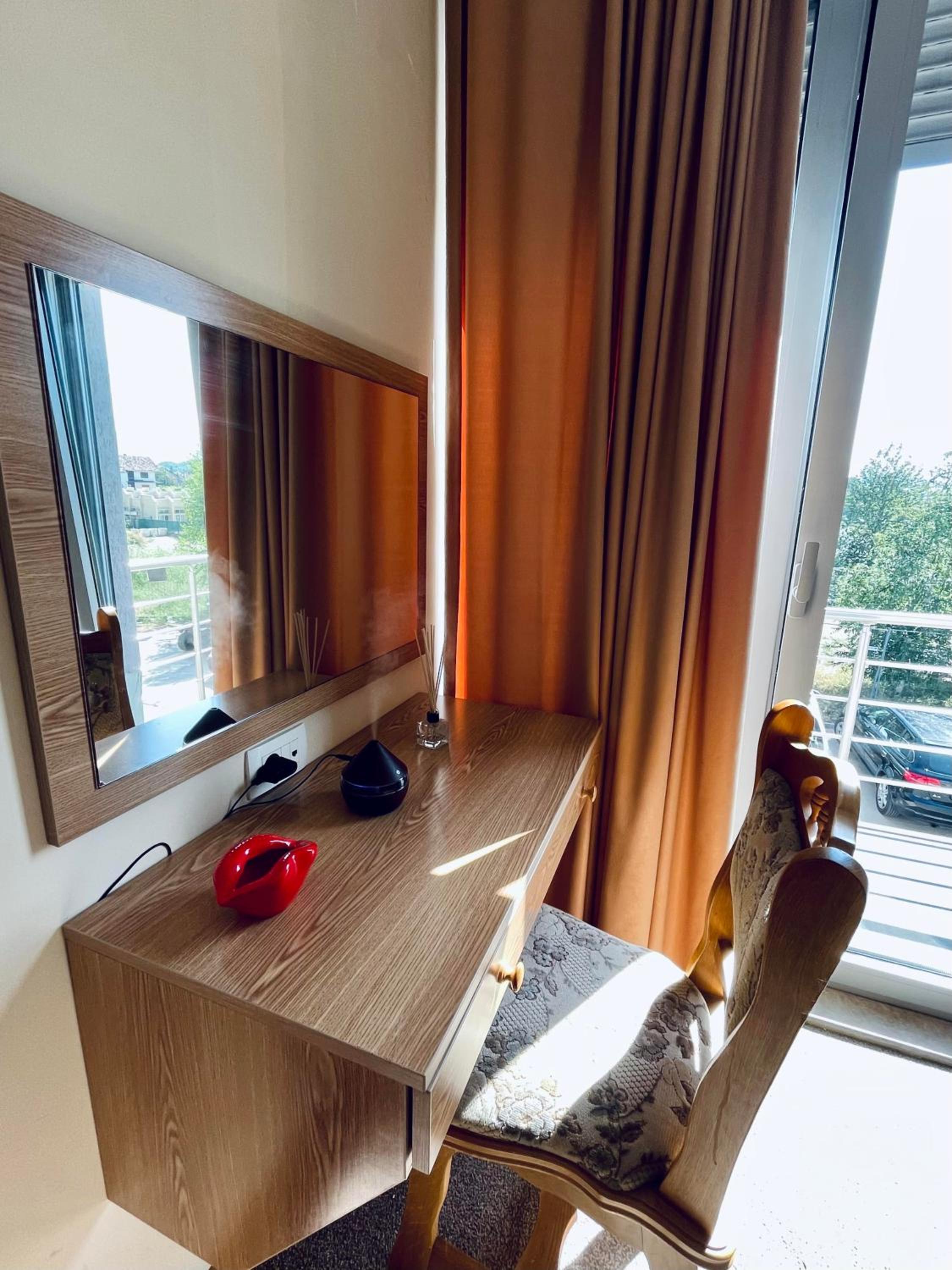 Lobo apartments