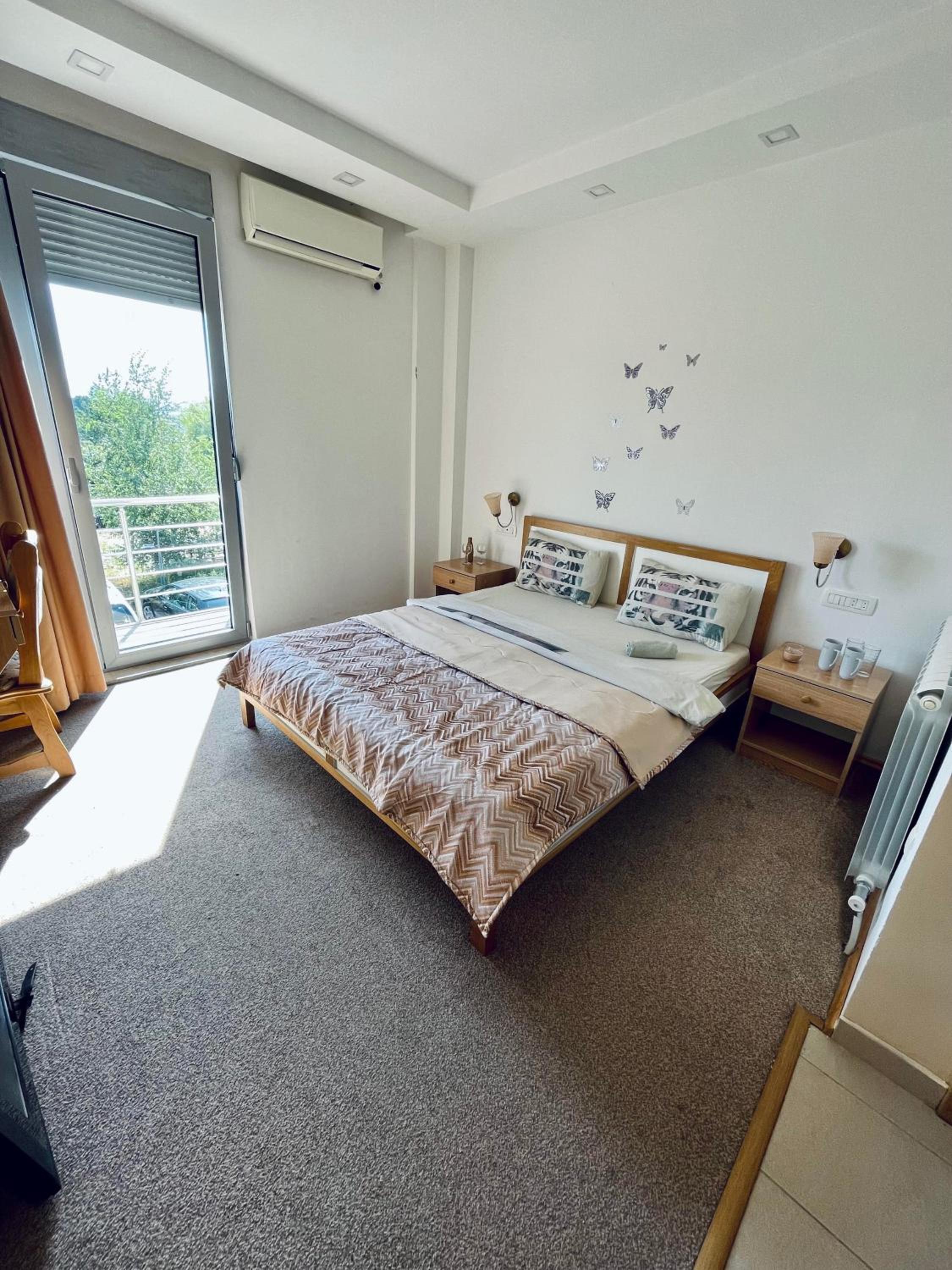 Lobo apartments