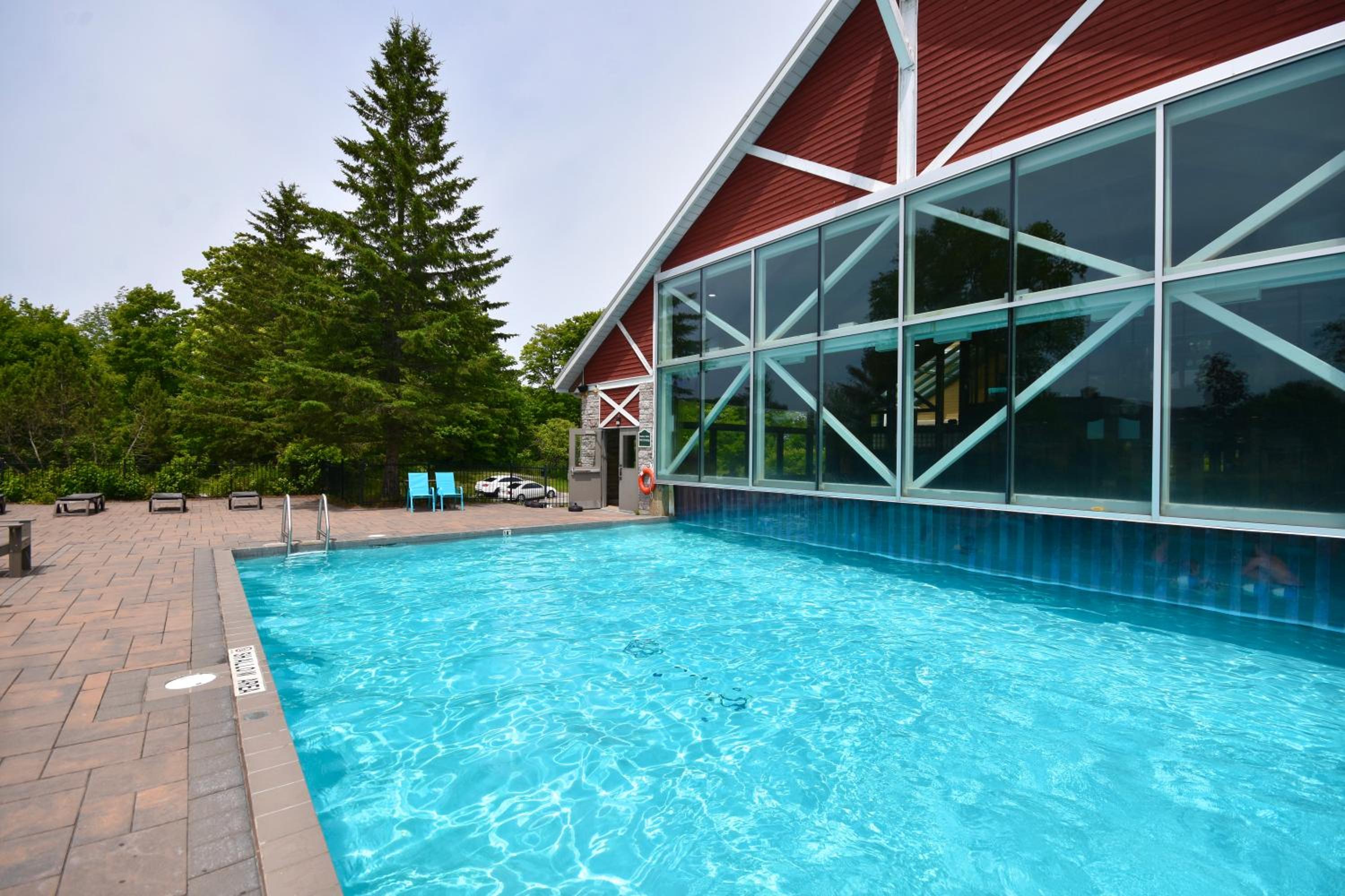 Luxury Garden View Jacuzzi Suite Pool Sauna Gym