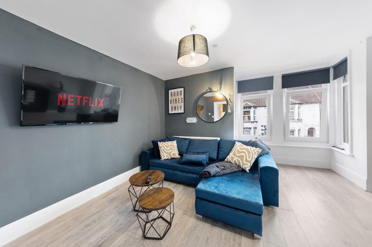 1bed stylish flat with Parking view 3
