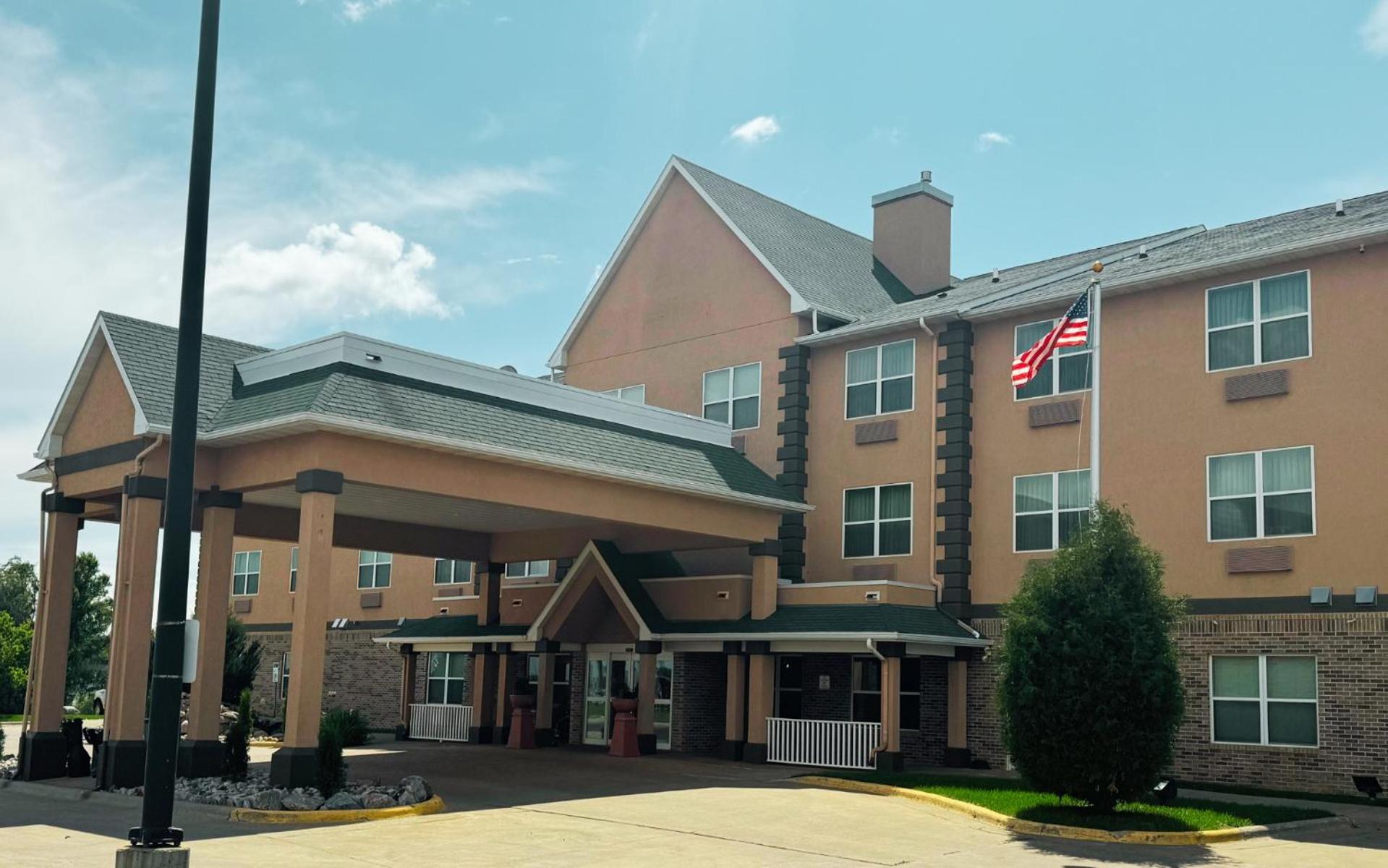 Dickinson Vacations - Heritage Hotel and Suites - Property Image 1