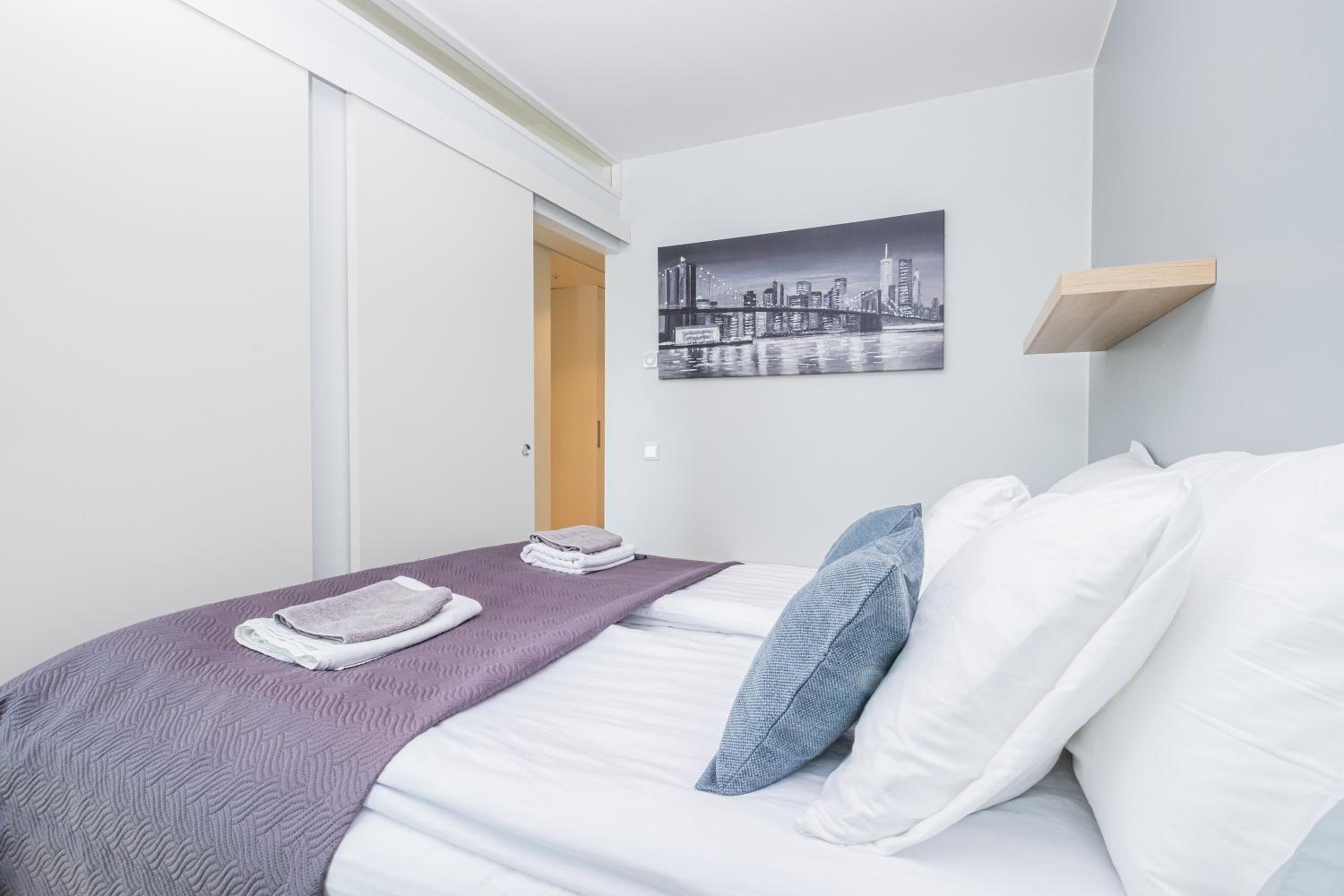 26th Floor Helsinki High Point 1 BDR Apartment with City View view 4